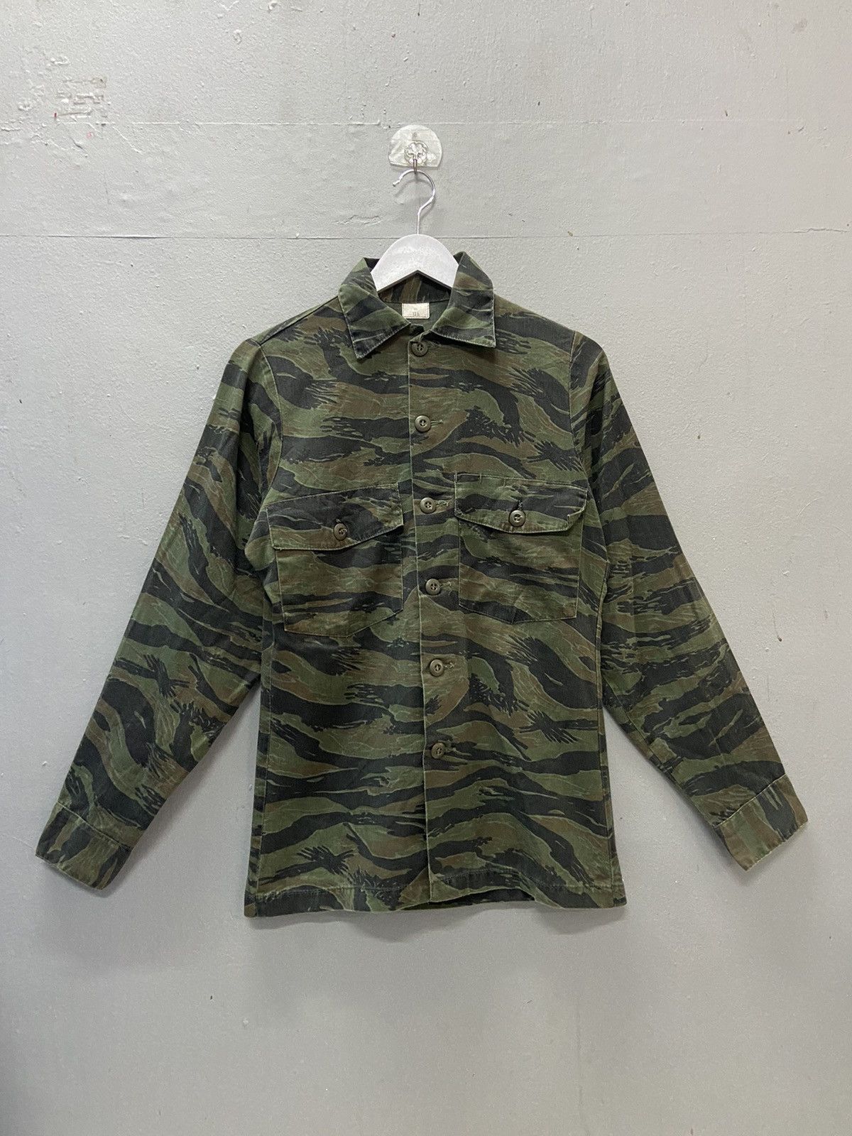 Vintage VINTAGE ARMY TIGER STRIPE CAMOUFLAGED 90’s UNIFORM SHIRT Size US S / EU 44-46 / 1 - 1 Thumbnail