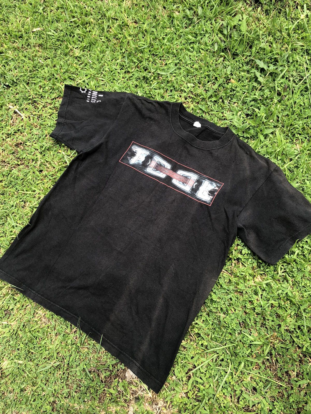 Band Tees Vintage Y2K Sunfaded Tool Los Angeles Tour Tshirt Size US L / EU 52-54 / 3 - 10 Thumbnail