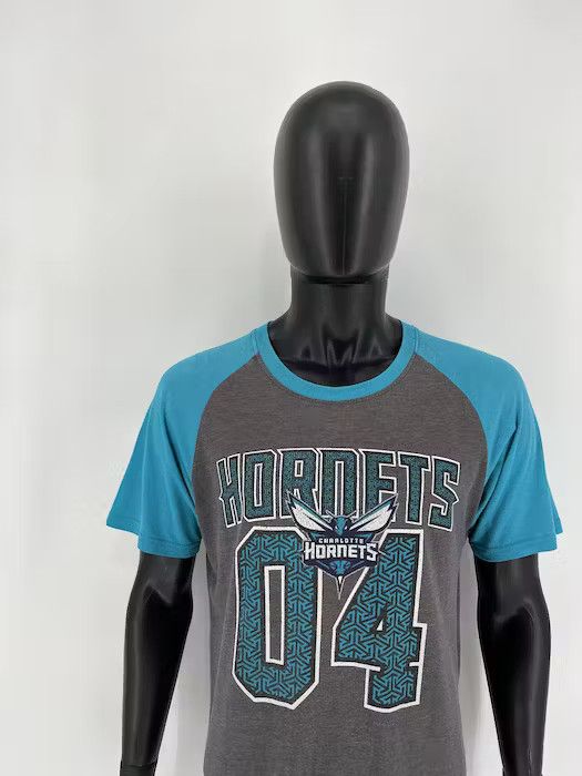 NBA × Vintage 90s Vintage Charlotte Hornets NBA T-Shirt Streetwear Style Size US L / EU 52-54 / 3 - 1 Thumbnail