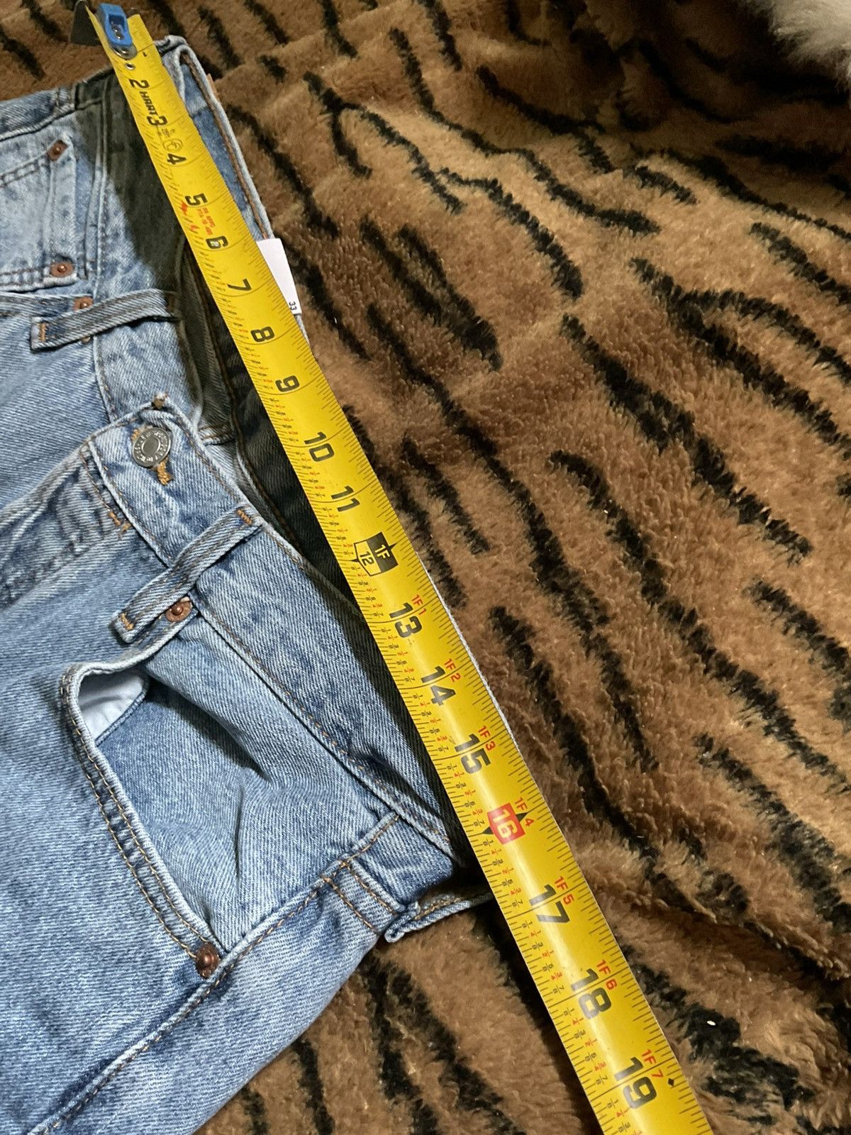 Levi's Brand new Levi denim shorts Size US 33 - 3 Thumbnail