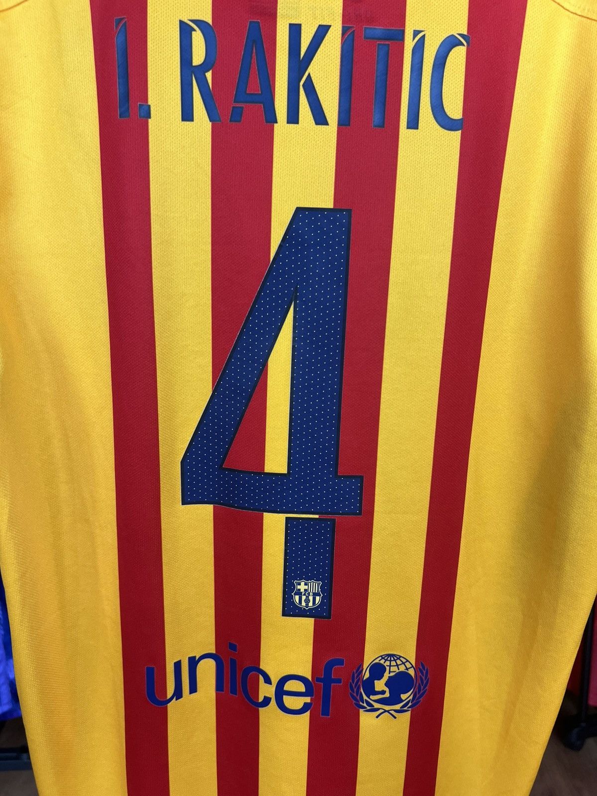 Nike Soccer Jersey Nike Barcelona 2015/16 Rakitić Size US L / EU 52-54 / 3 - 8 Thumbnail