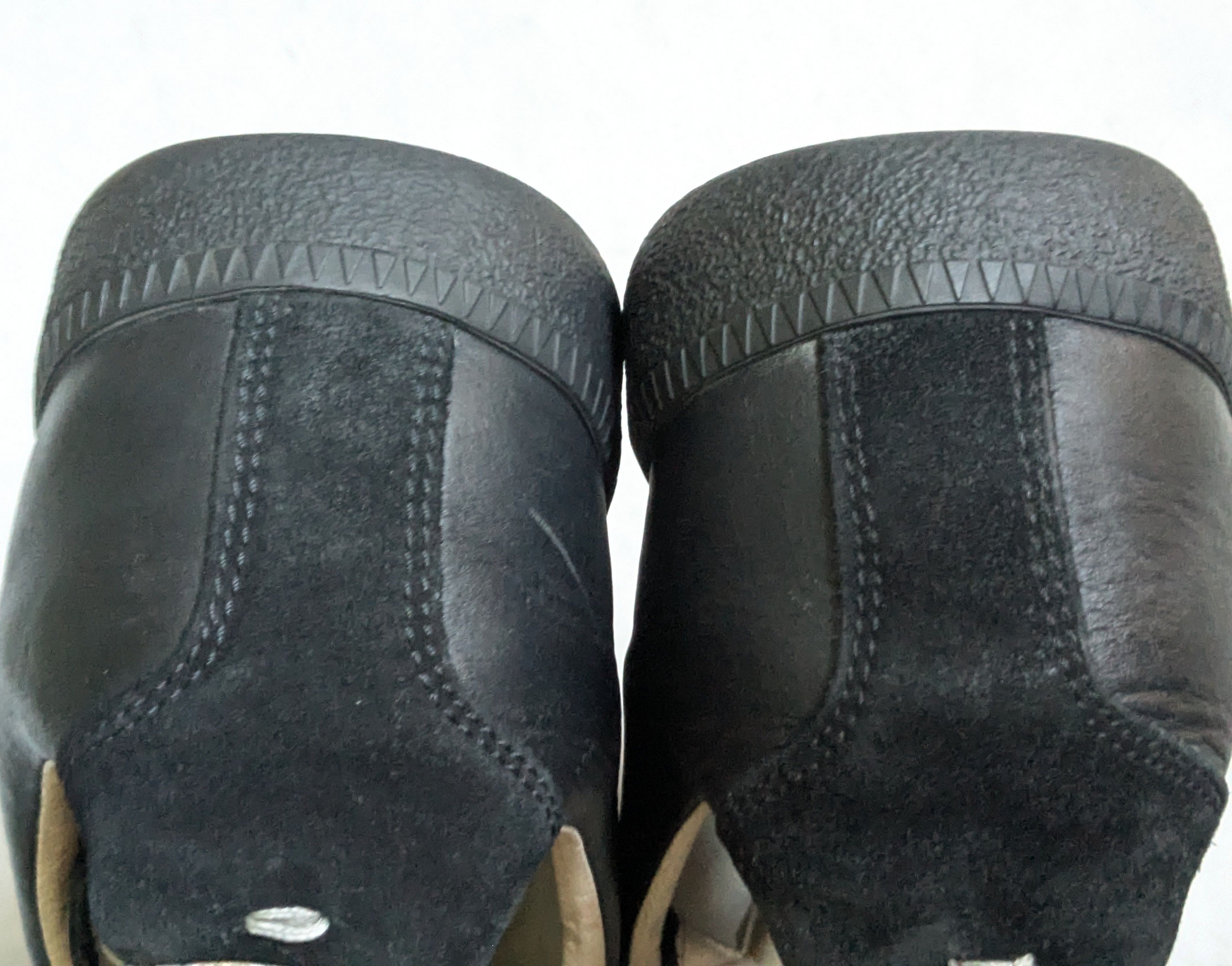 Maison Margiela Maison Margiela Replica GAT Black 9 42 Low Tops Size US 9 / EU 42 - 14 Thumbnail