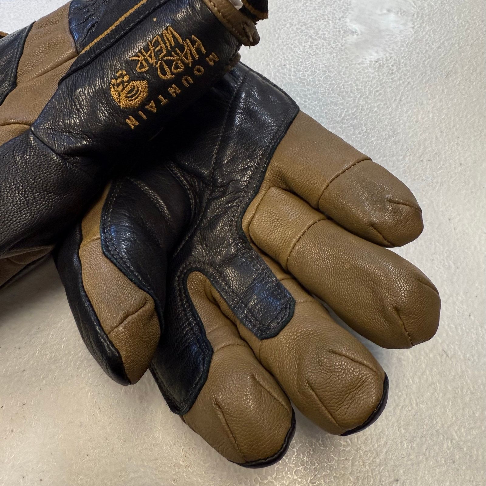 Mountain Hardwear MOUNTAIN HARDWEAR RARE UNISEX SIZE XS GOAT SKIN SNOW GLOVE Size ONE SIZE - 4 Thumbnail