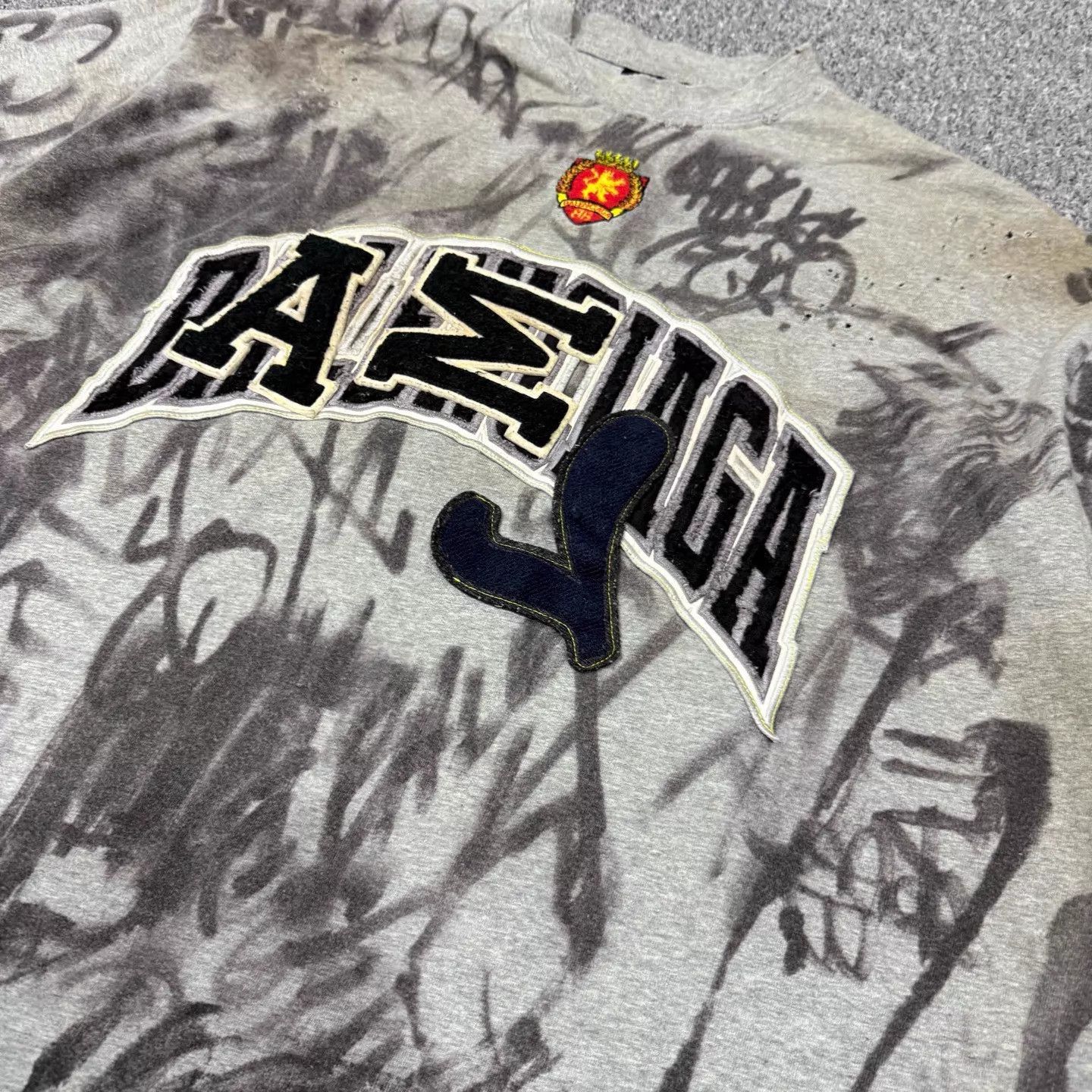Balenciaga Balenciaga graffiti letter patch crew short tee L Size US L / EU 52-54 / 3 - 3 Thumbnail