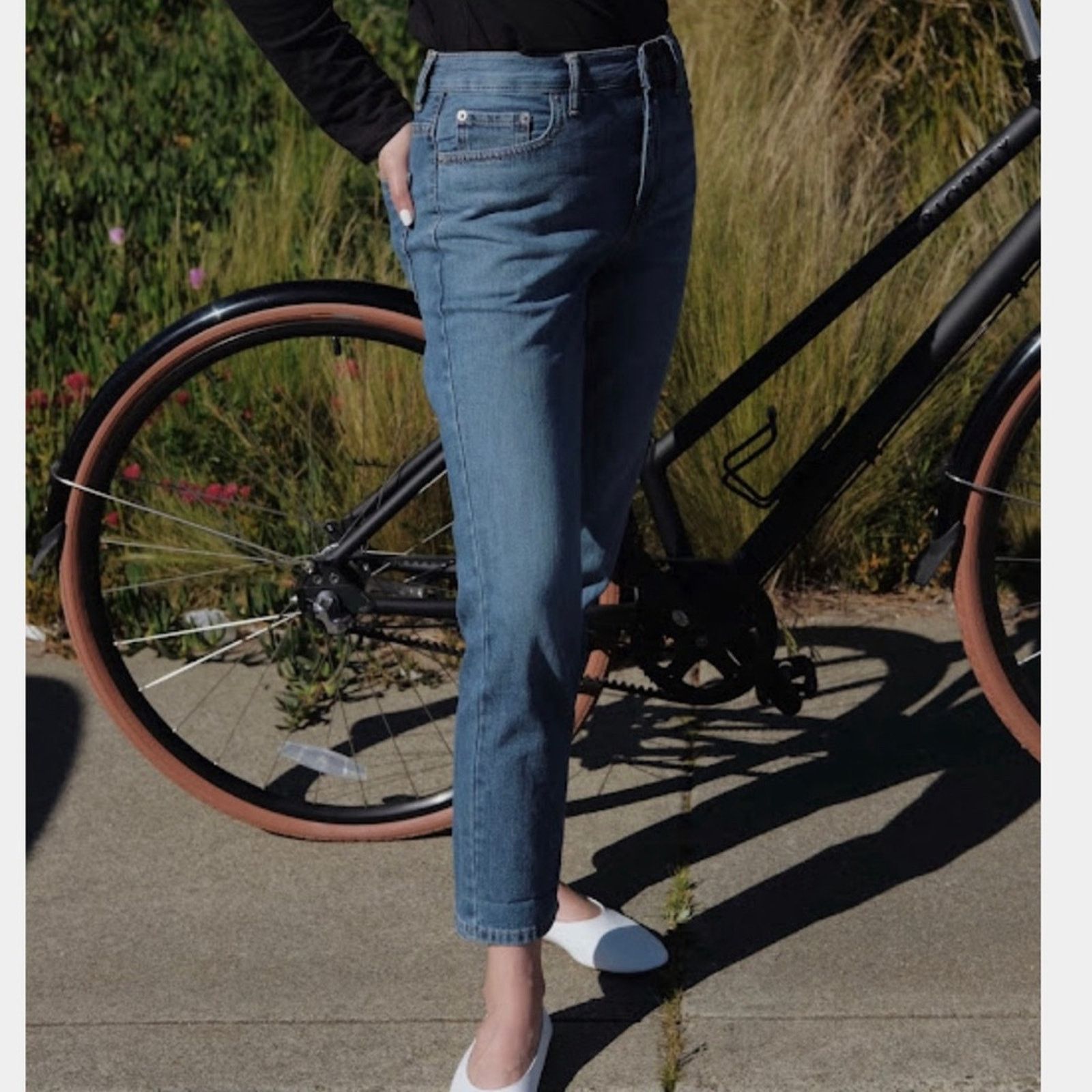 Everlane EVERLANE The Summer Jean light distressed straight leg 28x32 Size 28" / US 6 / IT 42 - 1 Thumbnail
