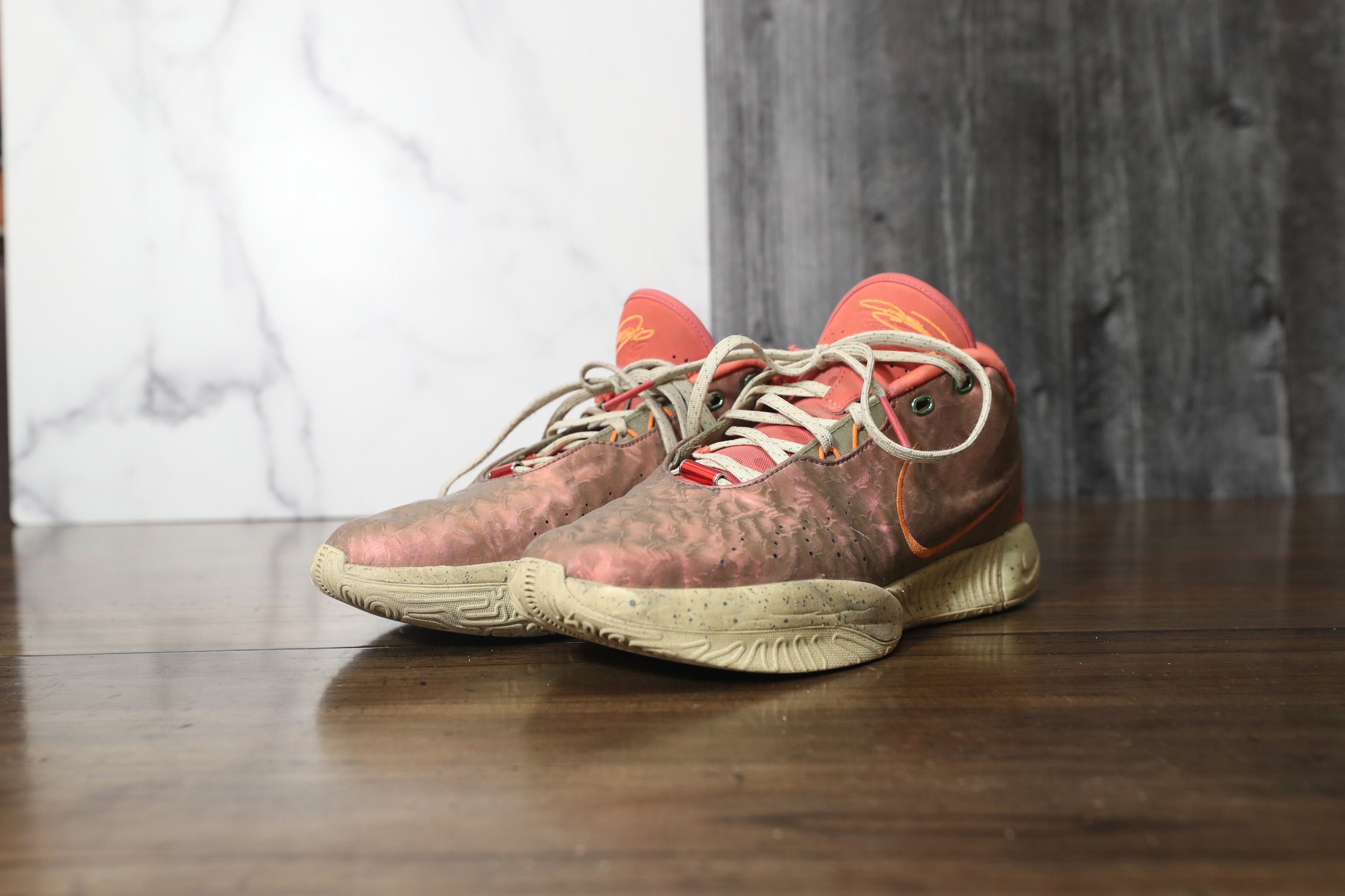 Nike Nike LeBron 21 "Queen Conch" (9) Size US 9 / EU 42 - 1 Thumbnail