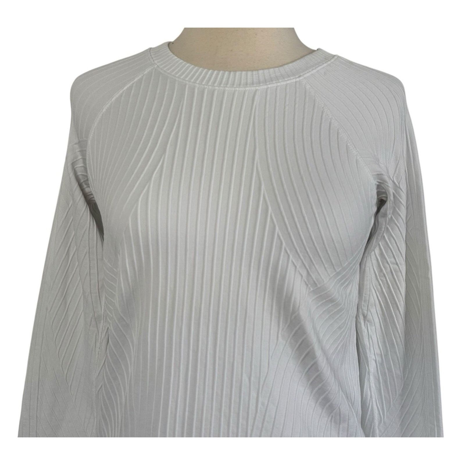 Lululemon LULULEMON Rest Less Seamless Pullover Ribbed Textured Size 6 Size S / US 4 / IT 40 - 5 Thumbnail