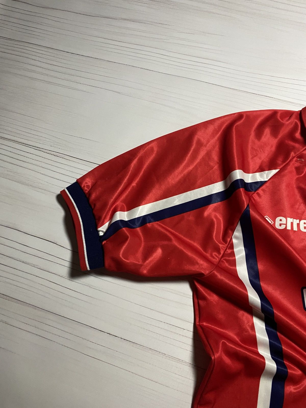Errea × Vintage Vintage Middlesbrough 1999/00 home worn football t shirt Size US XL / EU 56 / 4 - 25 Thumbnail