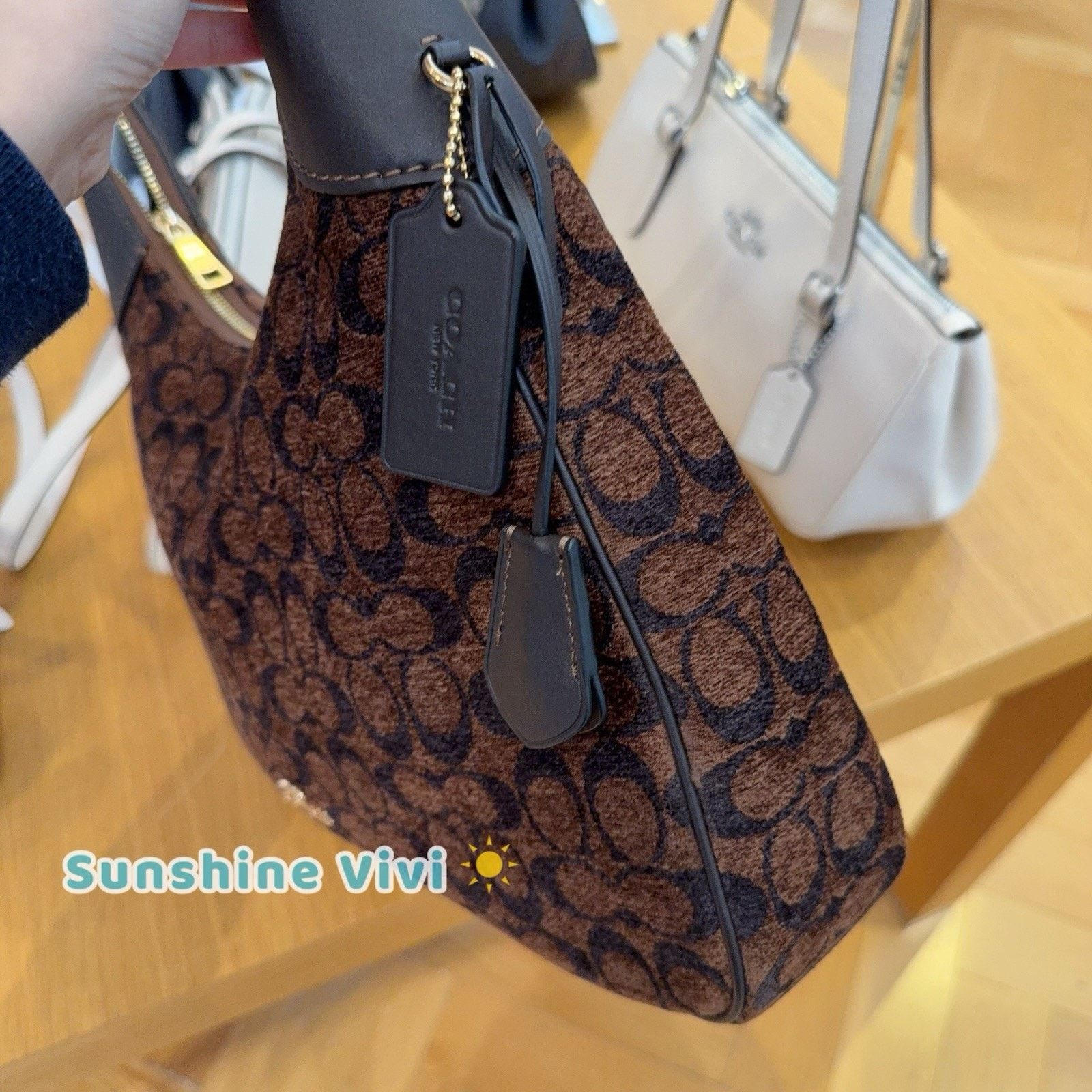 Coach NWT Coach CCE49 Ella Shoulder Bag Chenille Gold 2025 fall Size ONE SIZE - 6 Thumbnail