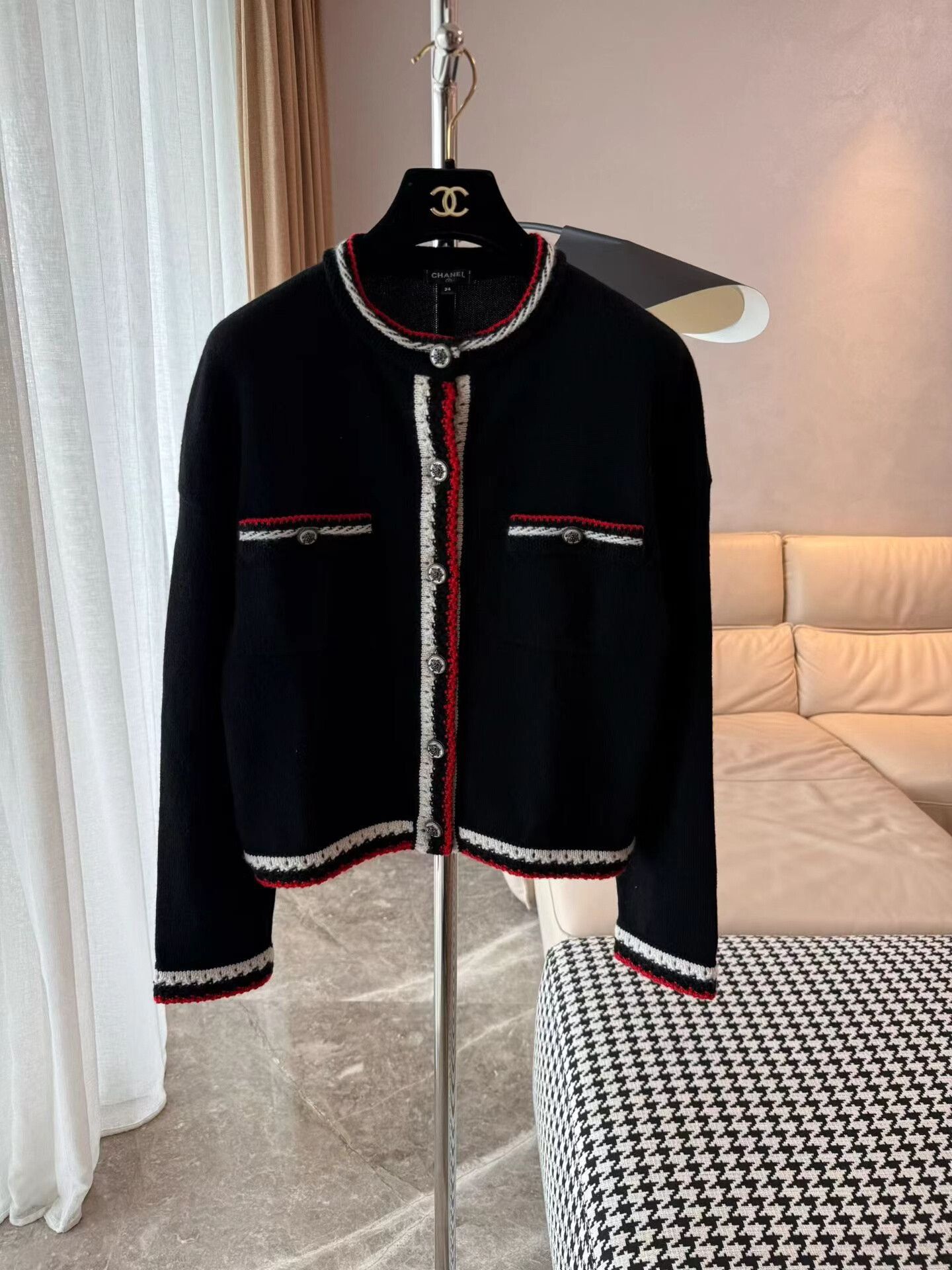 Chanel Chanel Cashmere Jacket with Button Details Size XS / US 0-2 / IT 36-38 - 1 Thumbnail