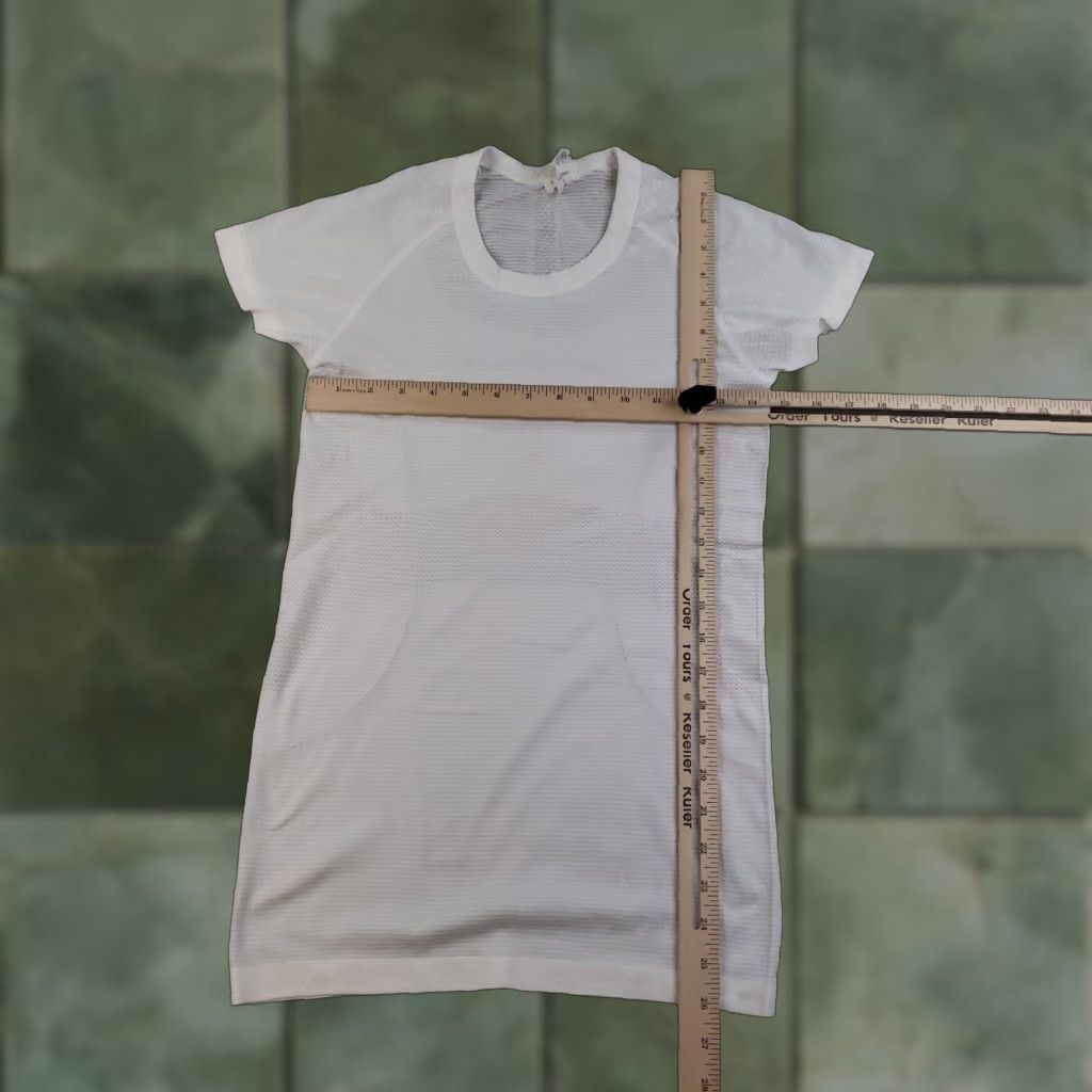 Lululemon Lululemon Shirt Womens 6 White Seamless Silverescent Athletic Tee Running Top Shirt Womens 6 White Seamless Silverescent Athletic Tee Running Top Size M / US 6-8 / IT 42-44 - 1 Thumbnail