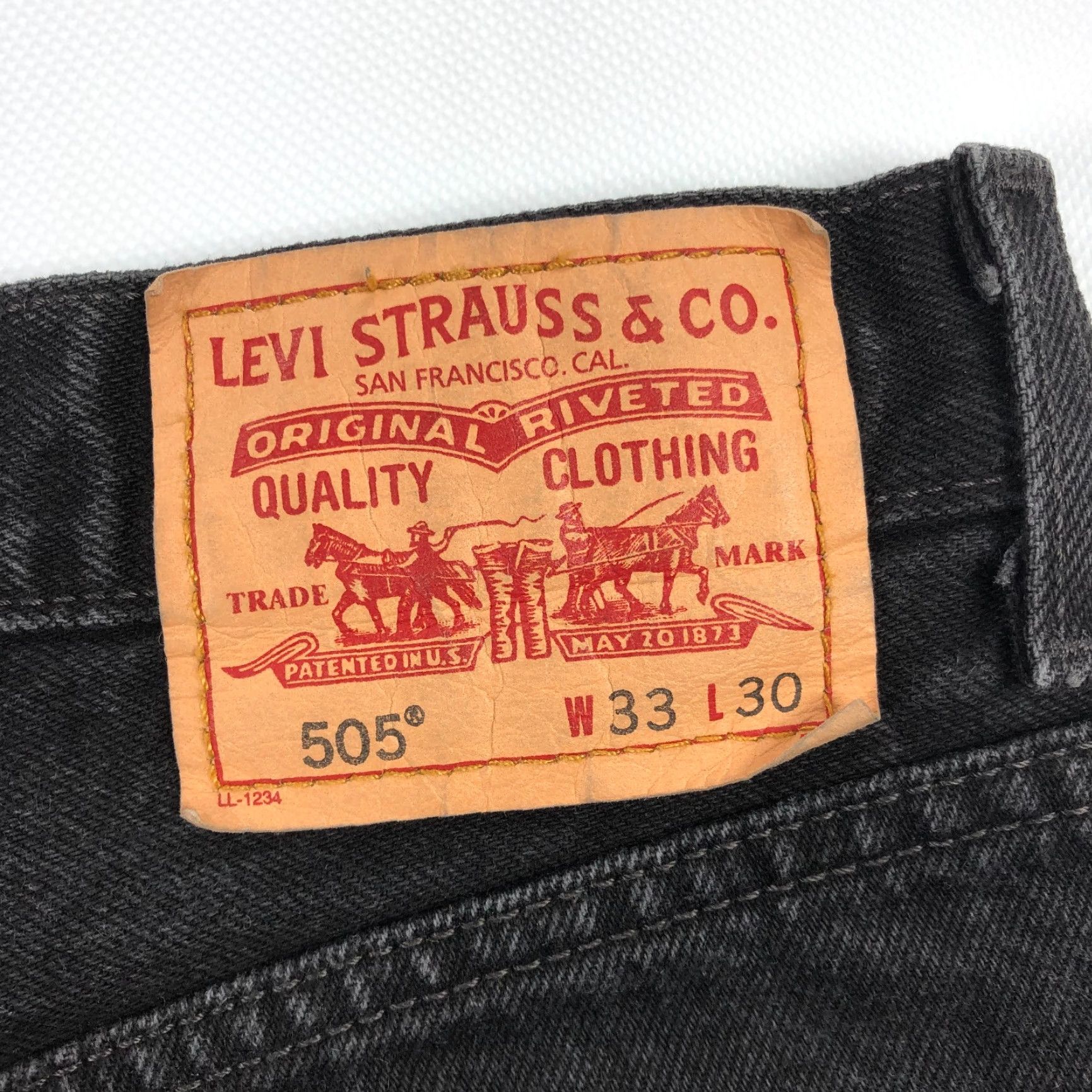 Levi's VINTAGE Levi's Jeans Mens 34x34 Black 505 American Denim Pants Straight Boots Regular Mens Size US 33 - 5 Thumbnail