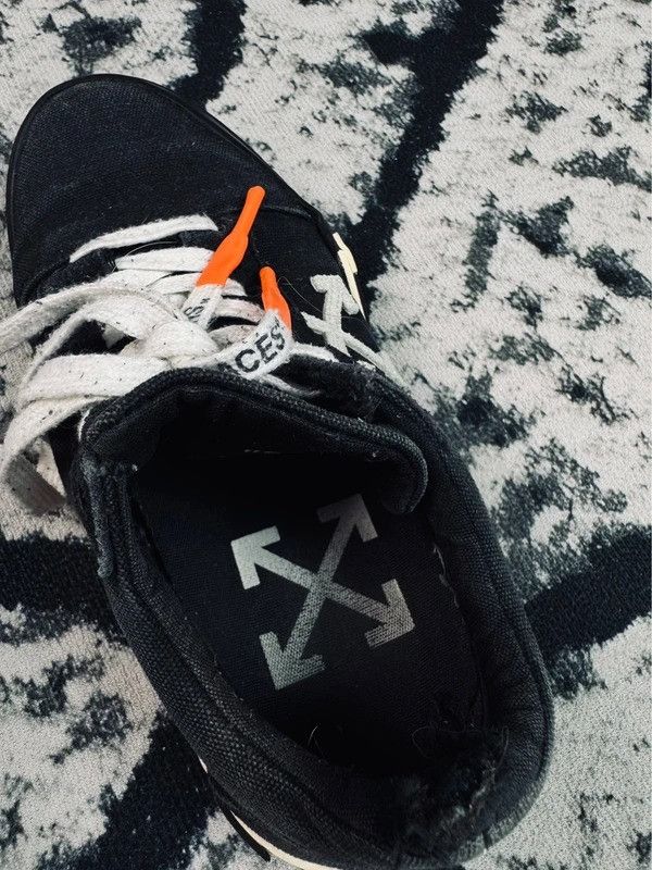 Off-White Offwhite Vulcanized Low sneakers black white 36 Size US 6 / IT 36 - 6 Thumbnail