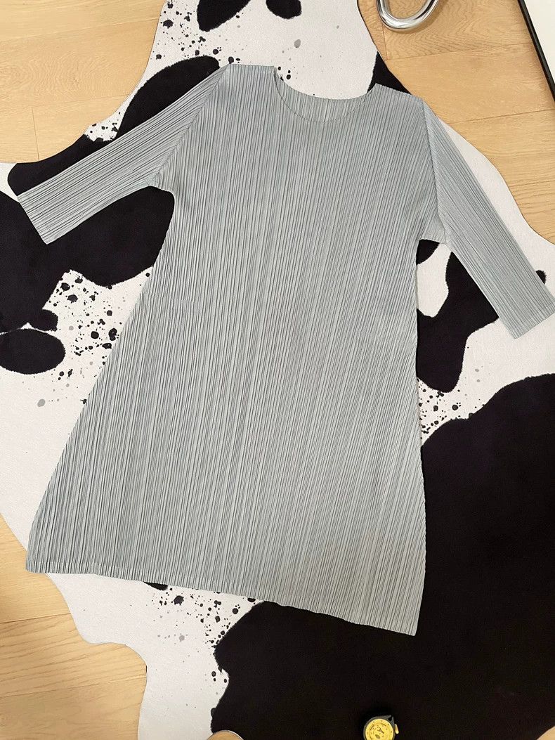 Issey Miyake size:3 Grey pleated dress