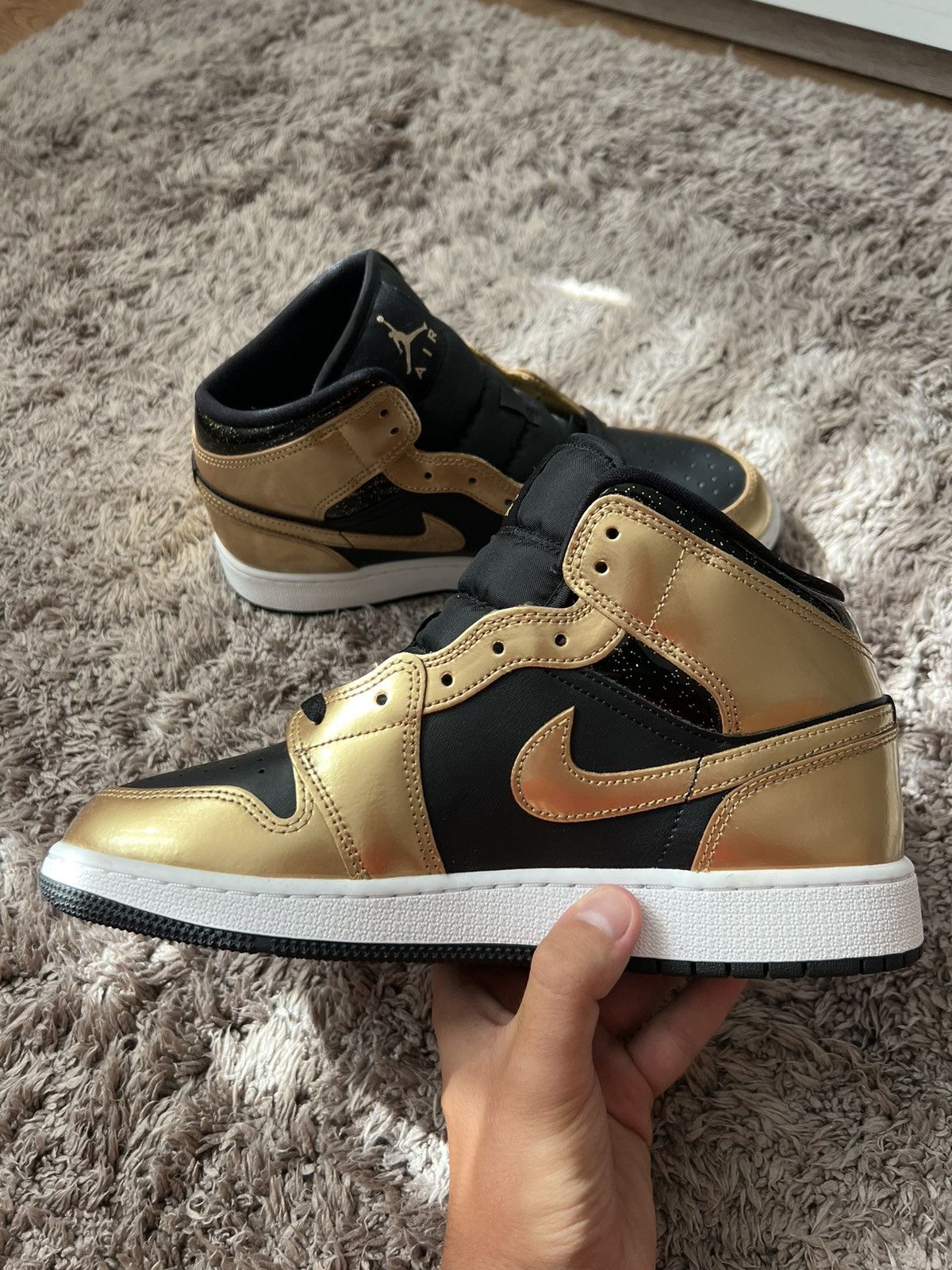 Nike Air Jordan 1 WMNS Gold Size US 8.5 / IT 38.5 - 5 Thumbnail