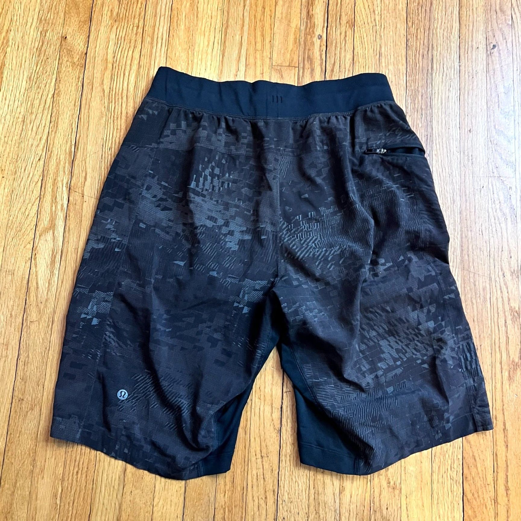 Lululemon Lululemon T.H.E. Short Mens S Camo Running Gym Workout m7y05s Black Size US 29 - 2 Thumbnail