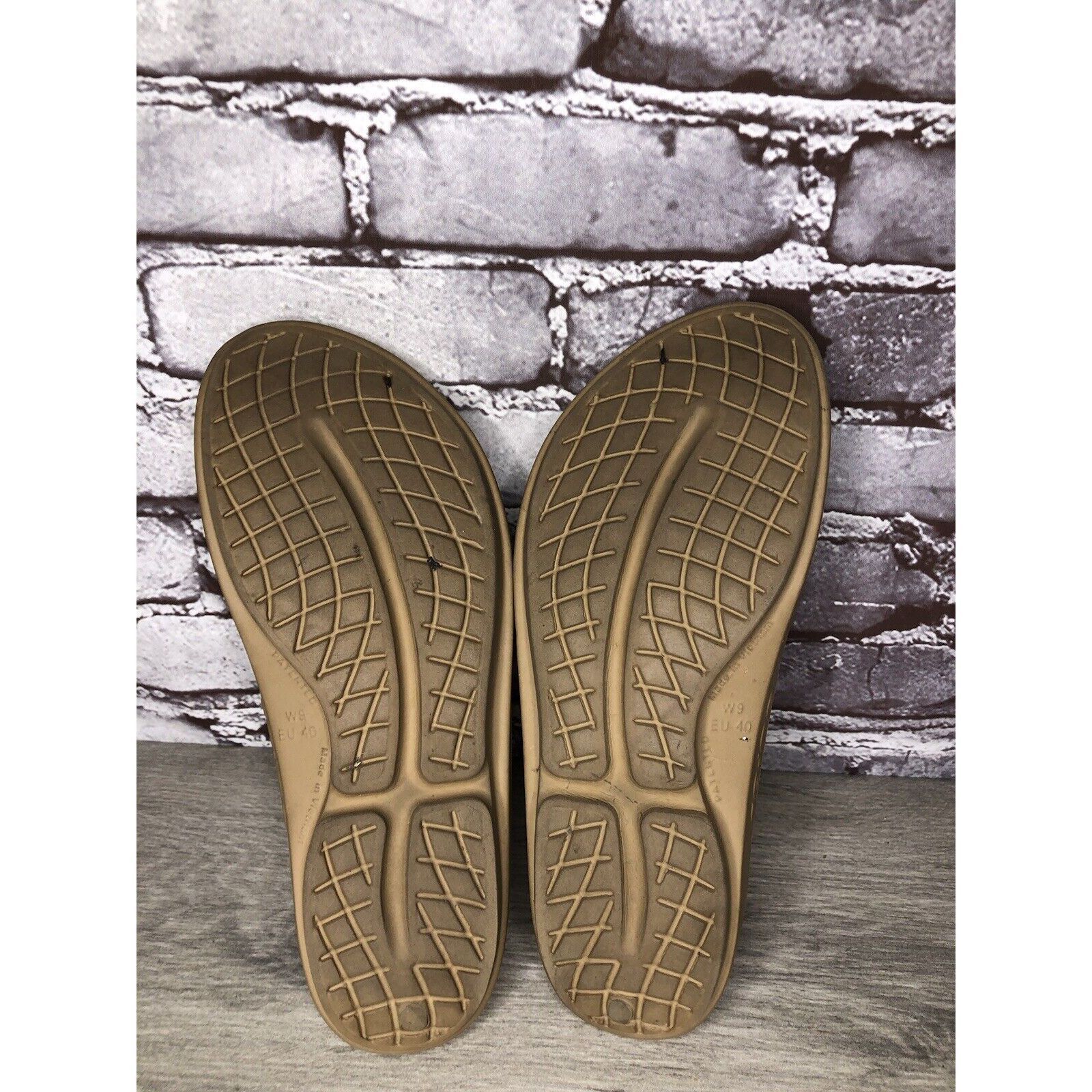 Other Oofos Oolala Camel Nude Rubber Thong Lightweight Sandals Wom Size US 10 / IT 40 - 13 Thumbnail