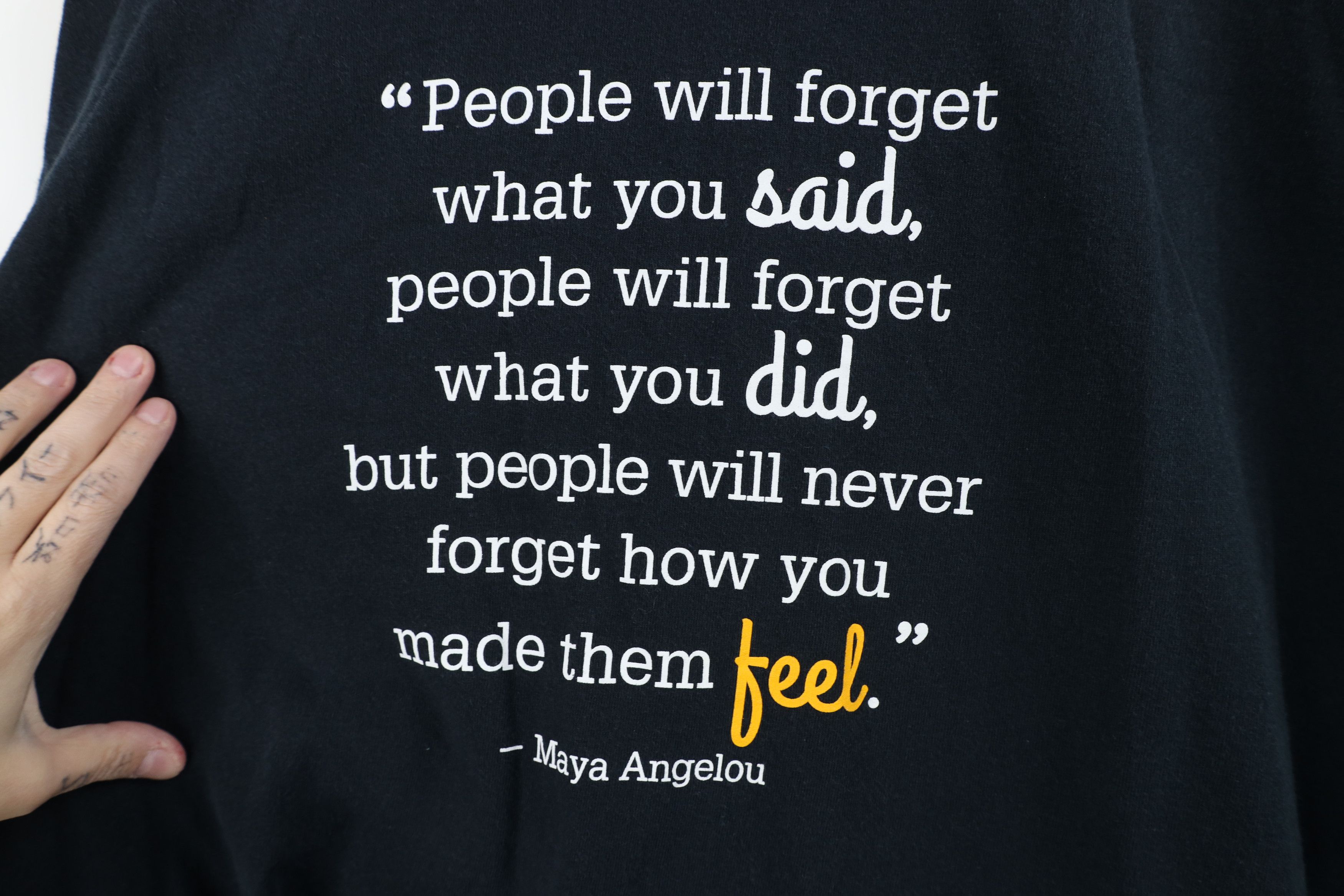 Vintage Vintage Y2K Streetwear Angelou A Smile In Your Voice T-Shirt Size US XXL / EU 58 / 5 - 8 Thumbnail