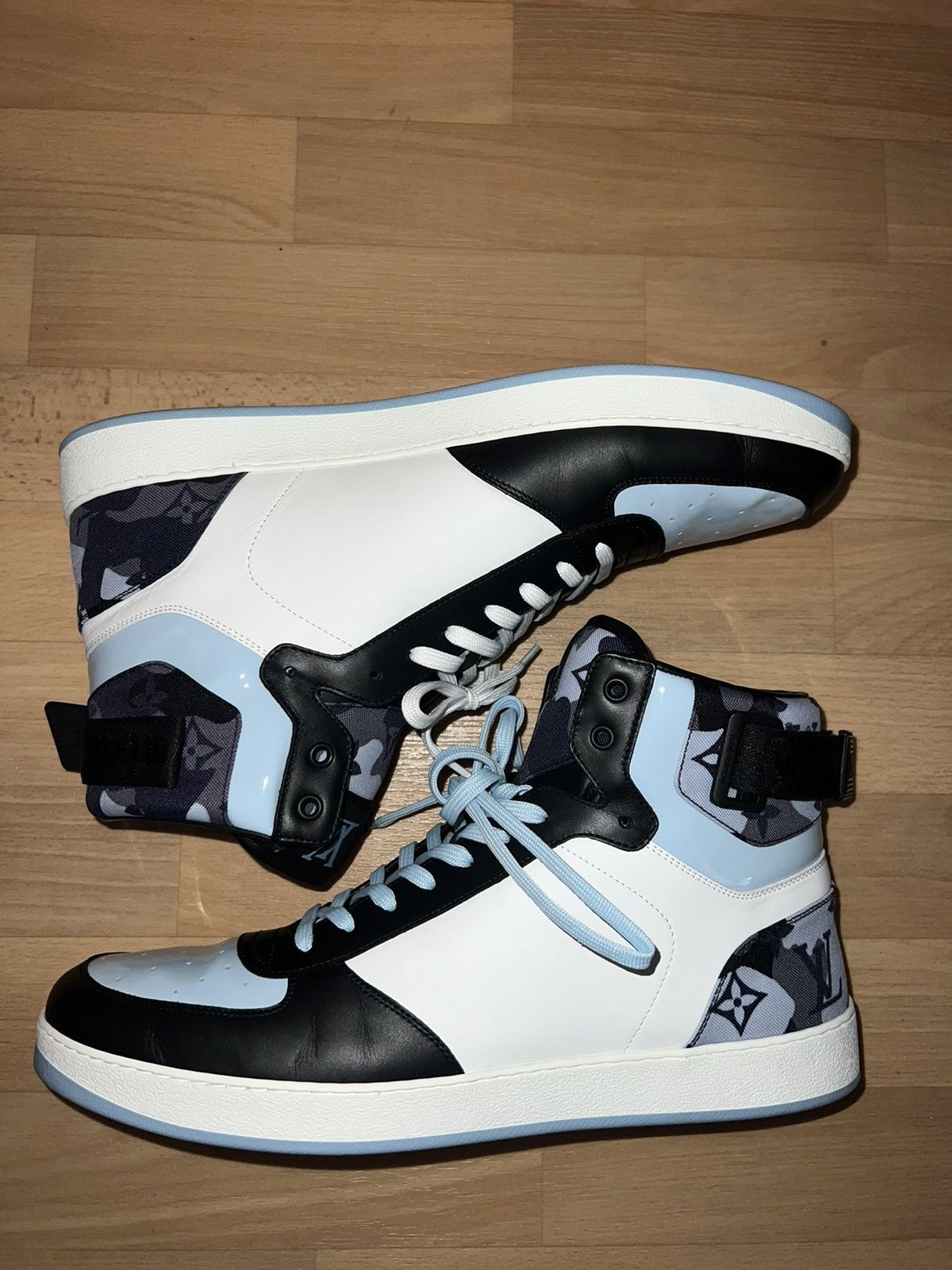 Louis Vuitton Louis Vuitton Rivoli Sneaker Size US 12 / EU 45 - 7 Thumbnail