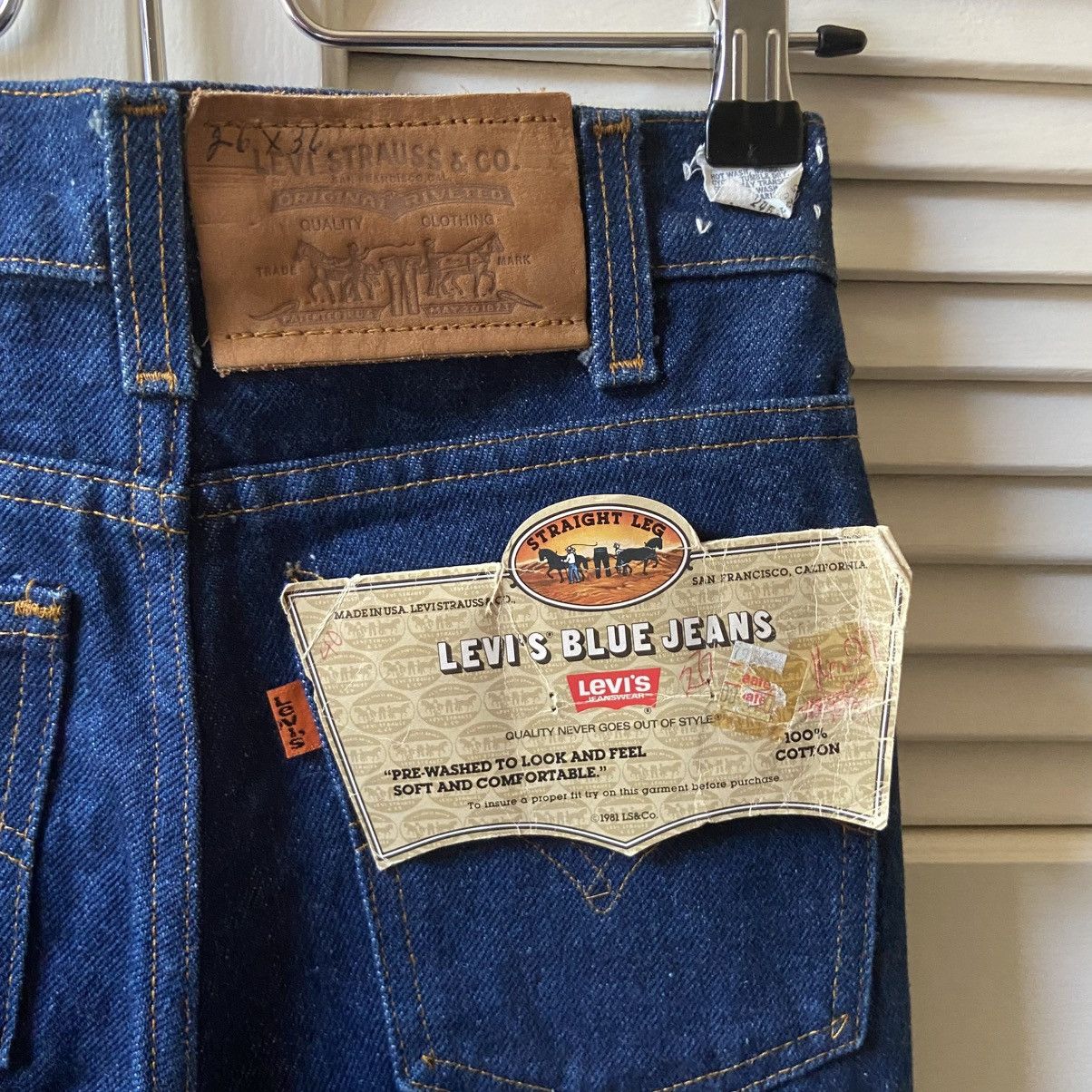 Levi's × Vintage NWT Deadstock 80’s Levi’s Dark Blue Denim Jeans Slim Fit Size US 26 / EU 42 - 4 Thumbnail