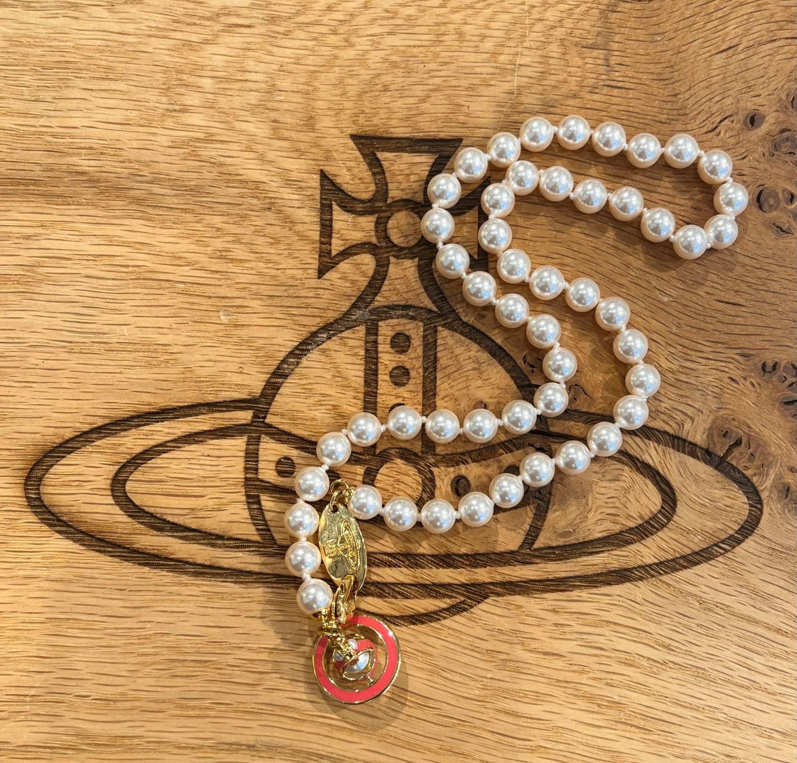Vivienne Westwood o1f1d3z0525 Size: OS / Pearl Necklace in Gold/White Size ONE SIZE - 1 Preview