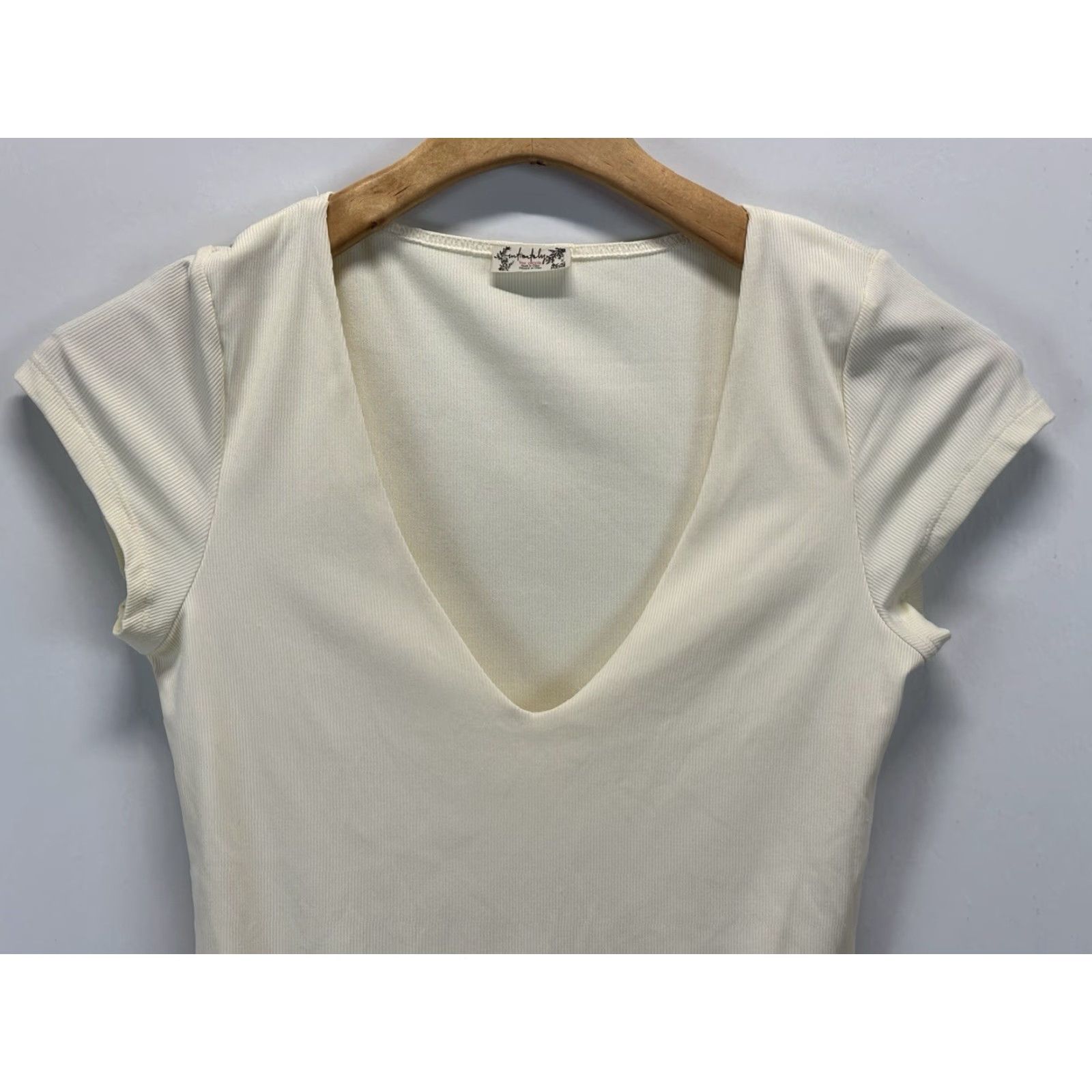 Free People Free People Intimately Bodysuit Shirt Women Medium Ivory Short Sleeve V-Neck Casual Womens Size M / US 6-8 / IT 42-44 - 2 Thumbnail