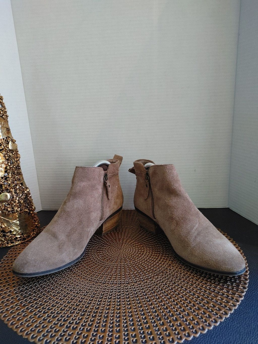 Vince Camuto Vince Camuto Tricera Suede Ankle Booties Size 8.5M Size US 8.5 / IT 38.5 - 4 Thumbnail