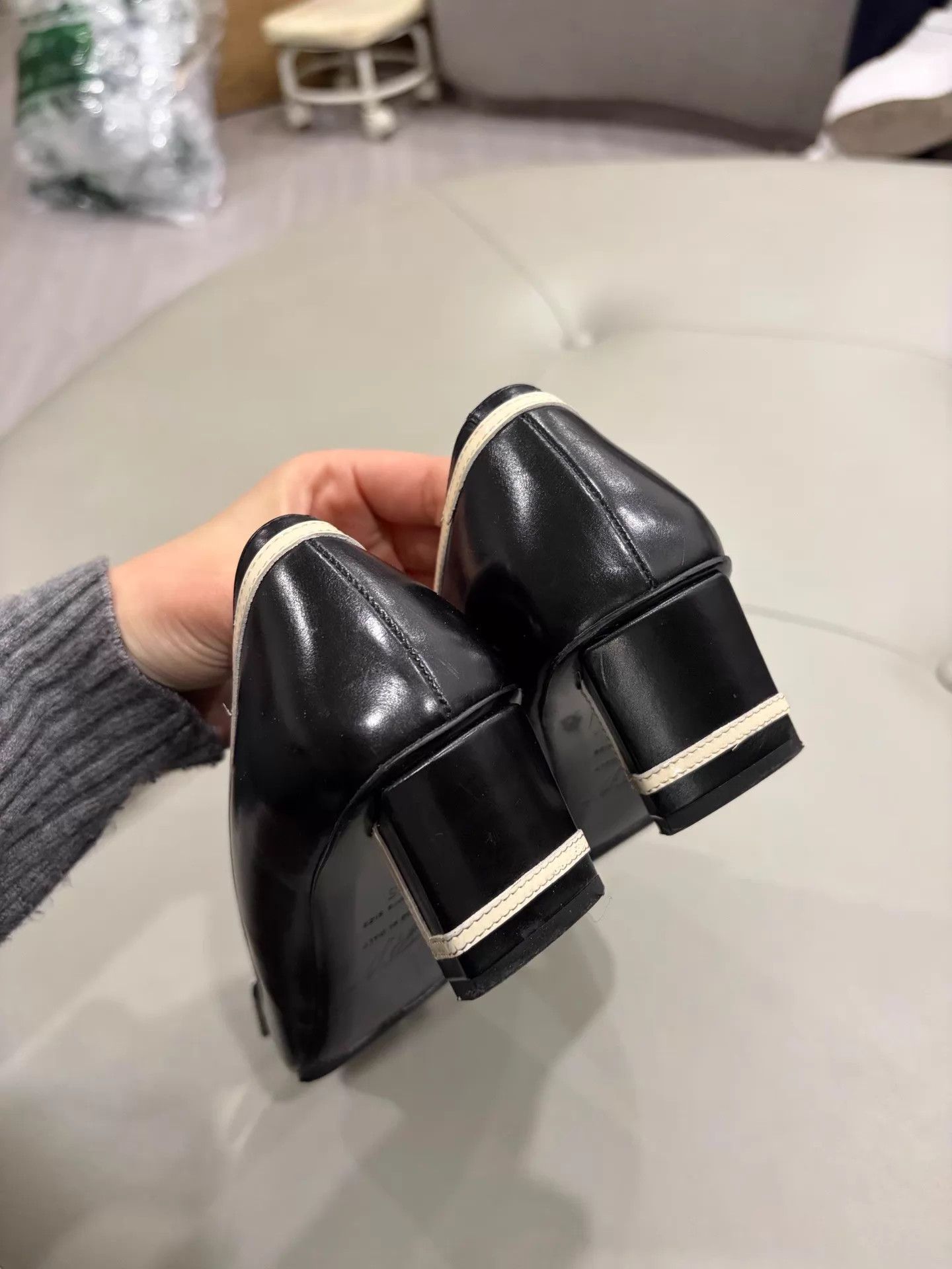 Roger Vivier RV Classic Black & White Lambskin Block Heel Pump Size 35 Size US 4.5 / IT 34.5 - 4 Thumbnail