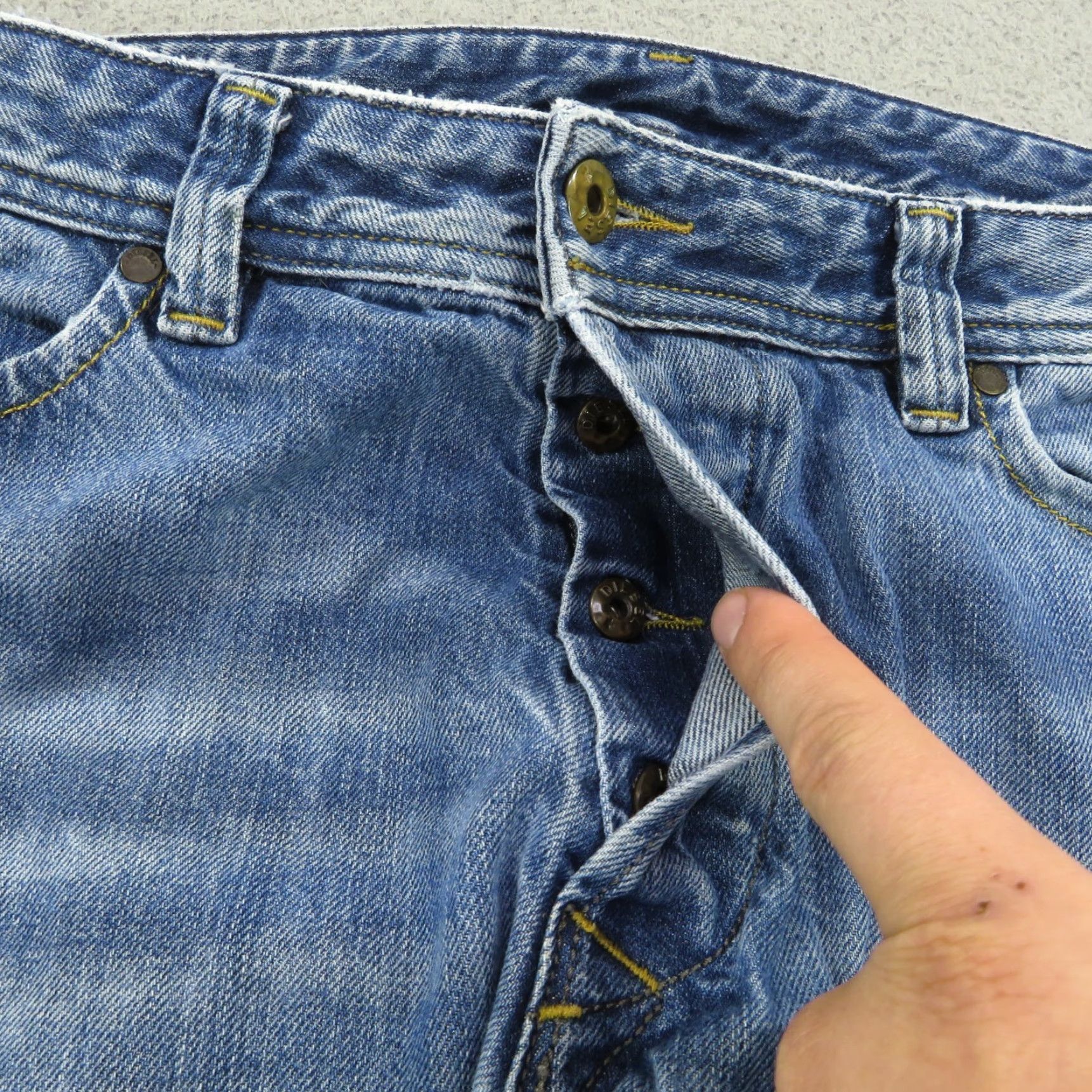 Diesel Diesel Jeans Mens 36x32 Darron Regular Slim Tapered Distressed Wash Button Fly Jeans Mens Slim Distressed Blue 5-Pocket Diesel Darron Men’s Jeans Size US 36 / EU 52 - 6 Thumbnail