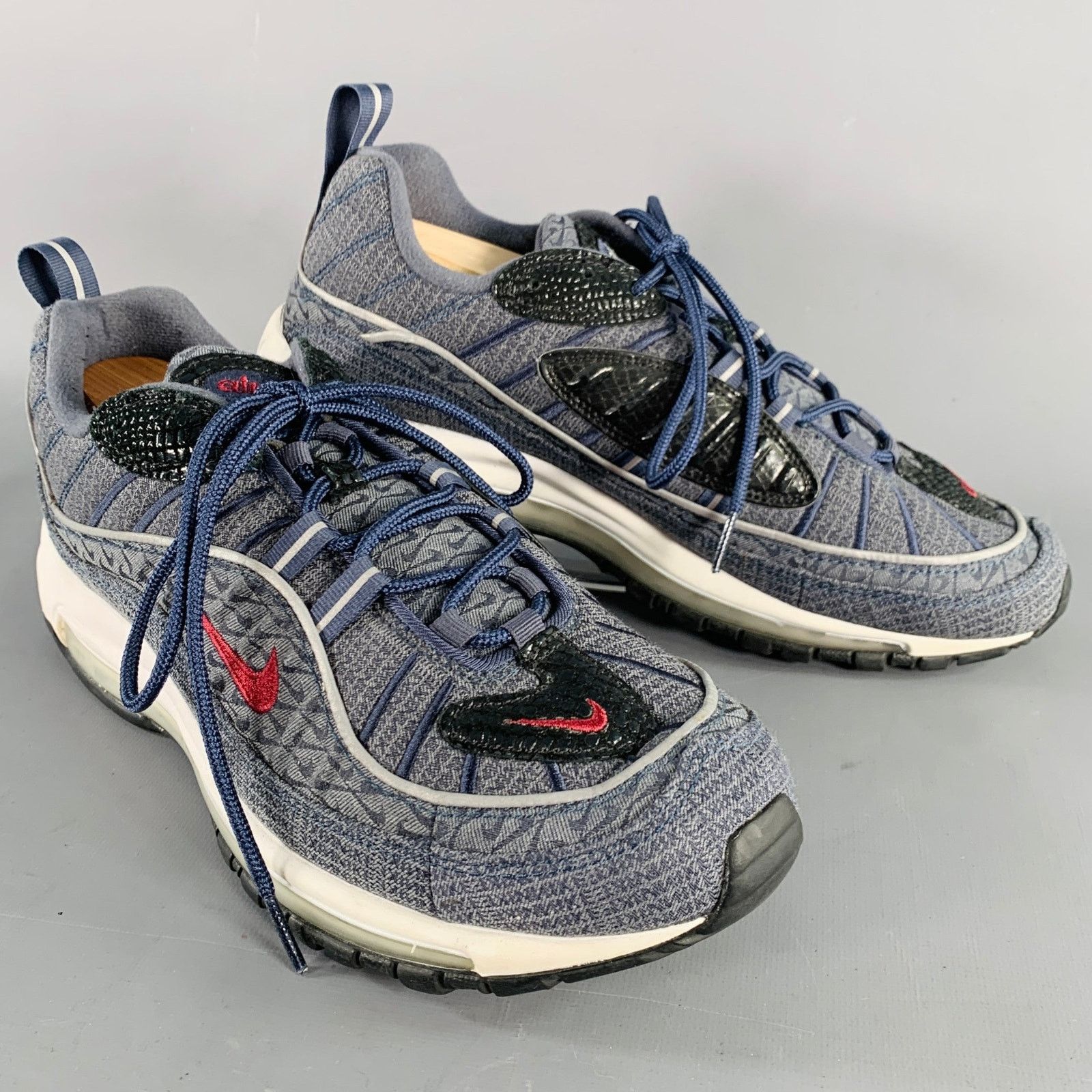 Nike NIKE Size 10.5 Grey Black Burgundy Logo Rubber Sole Sneakers Size US 10.5 / EU 43-44 - 1 Thumbnail