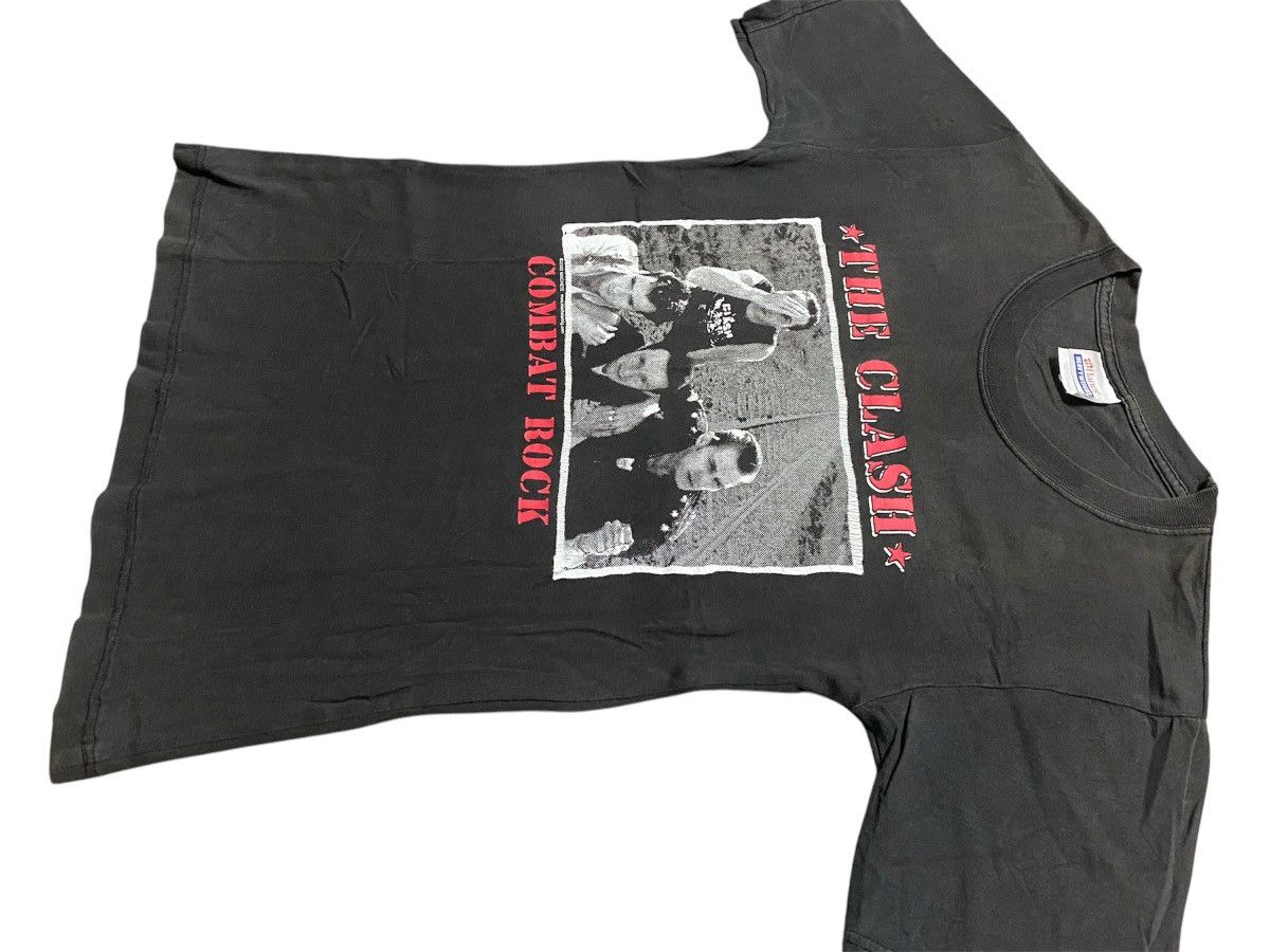 Band Tees × Vintage Vintage The Clash Combat Rock Album Tees Size US XS / EU 42 / 0 - 6 Thumbnail