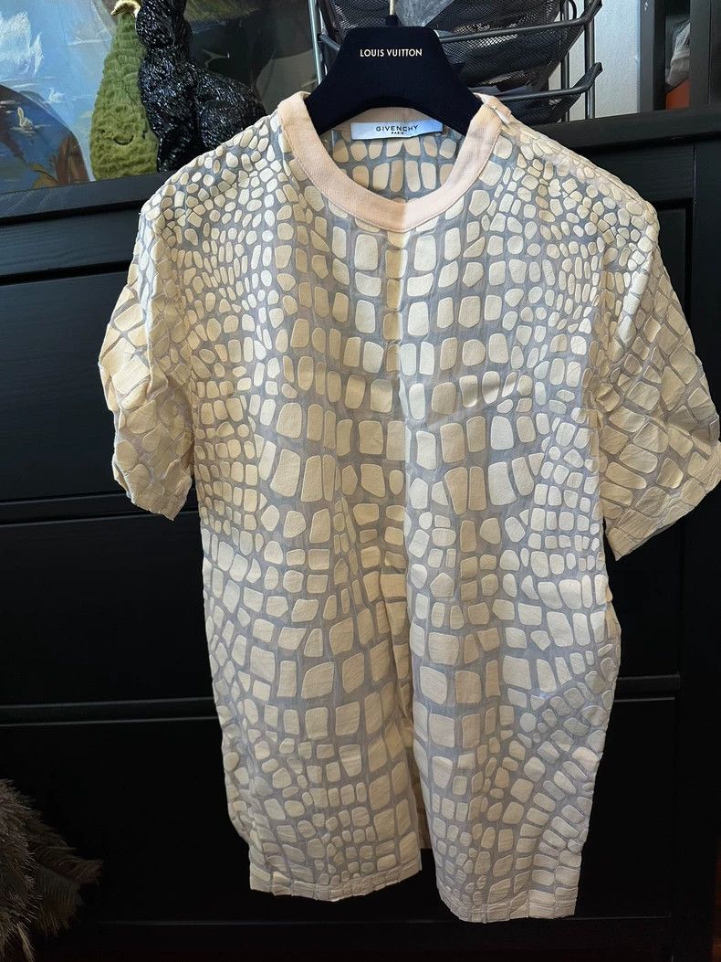 Givenchy Givenchy Size34 Silk Crocodile Pattern Short Sleeve T-Shirt Size US M / EU 48-50 / 2 - 1 Thumbnail