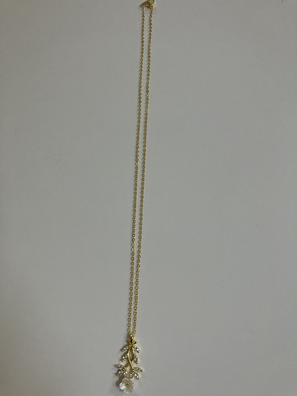 Handmade Gold White Diamond Rhinestone Flower Charming Necklace Size ONE SIZE - 2 Thumbnail