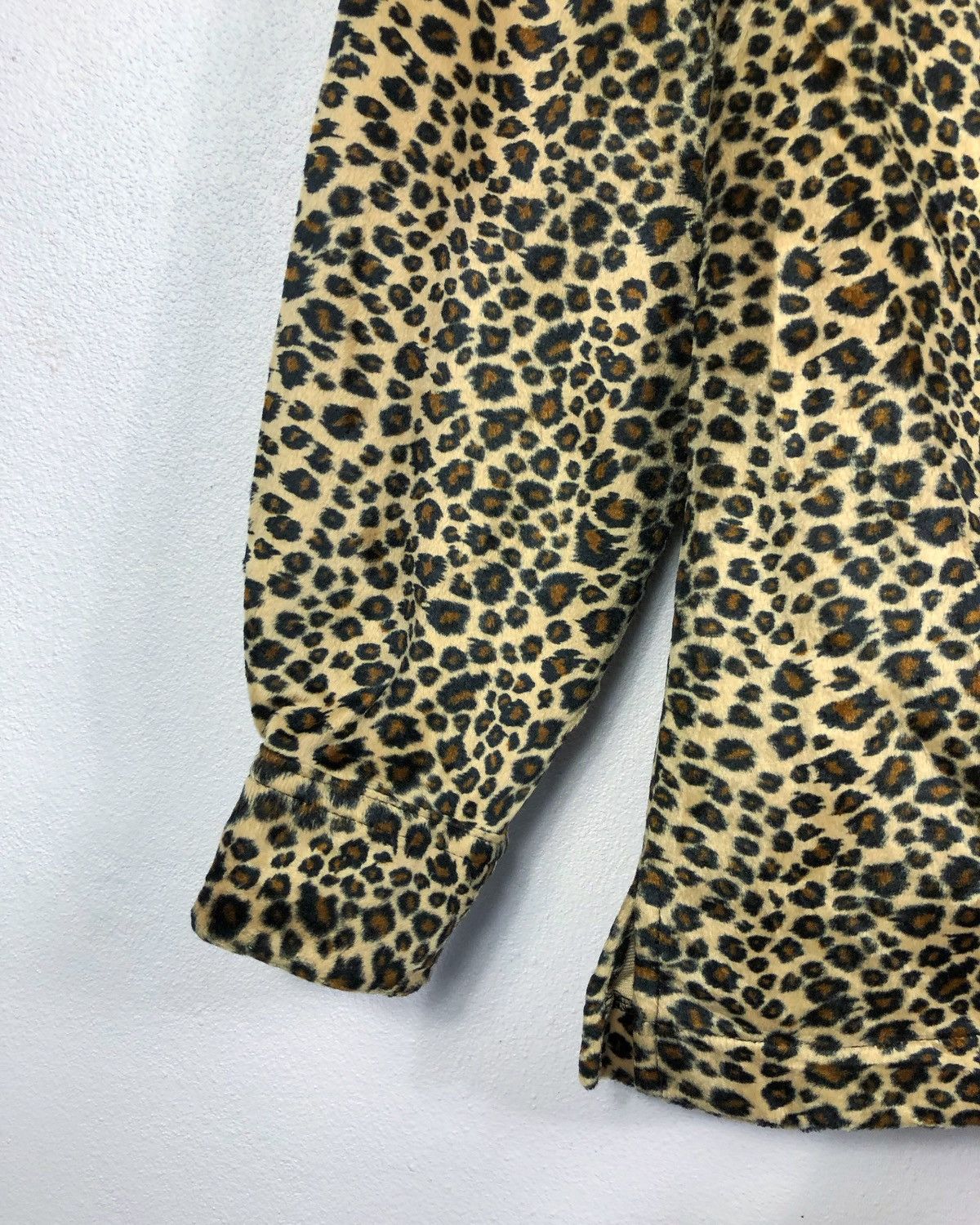 Vintage Rare 1278 N/G/T Japan Leopard Pattern Button Ups Shirt Size US L / EU 52-54 / 3 - 5 Thumbnail