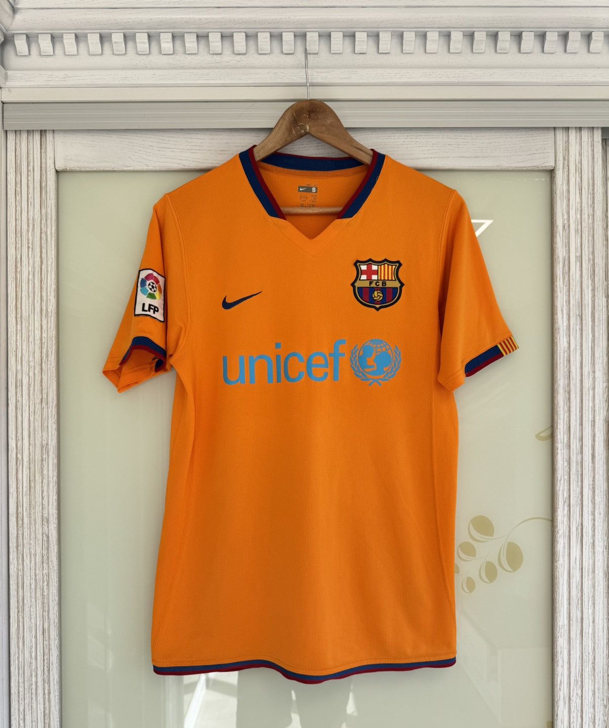 Nike Vintage Barcelona 2006-2007 Away Soccer Jersey Football Kit Size US S / EU 44-46 / 1 - 1 Thumbnail