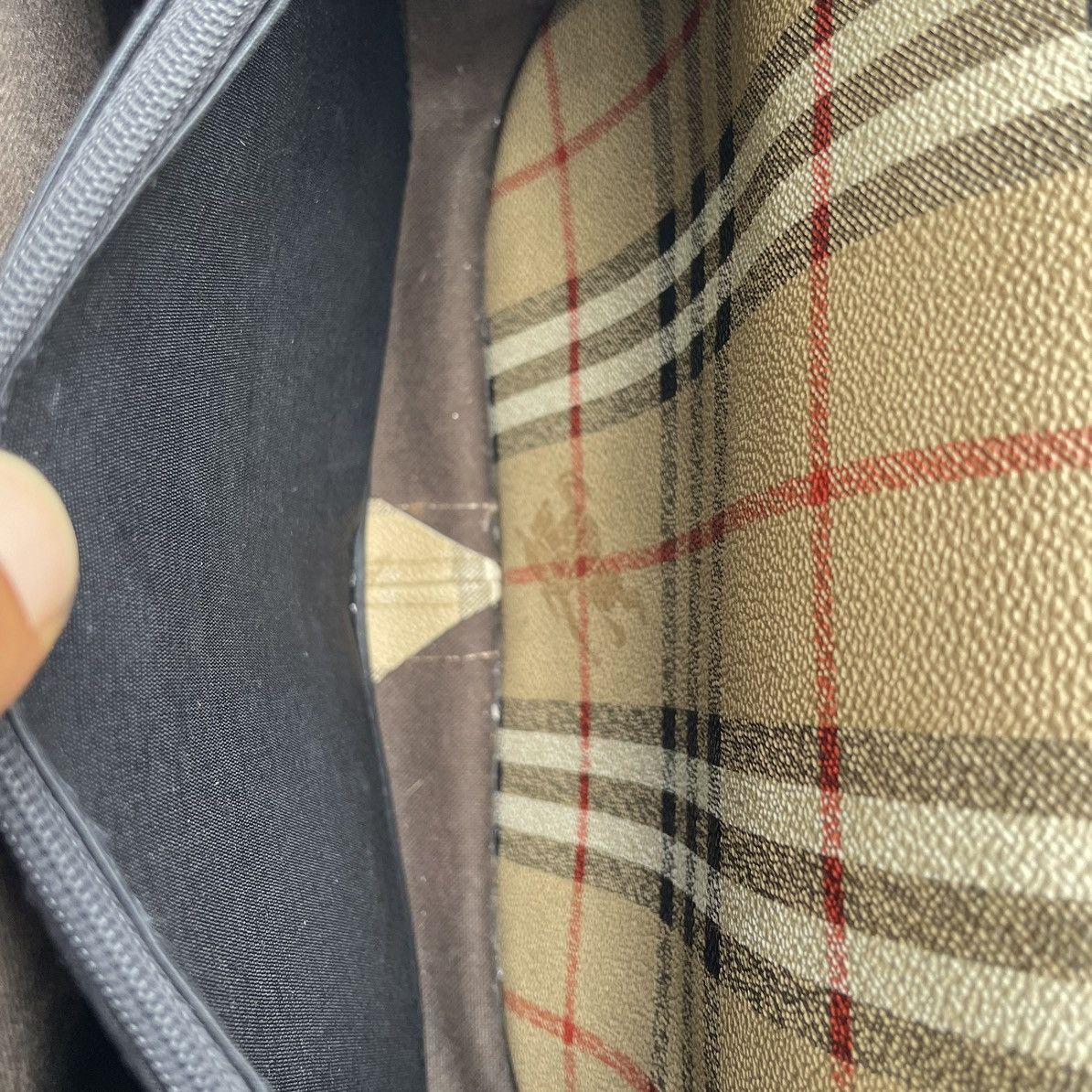 Burberry × Leather × Vintage 🔥 Vintage Burberry Nova Check Hayamarket Crossbody Size ONE SIZE - 18 Thumbnail
