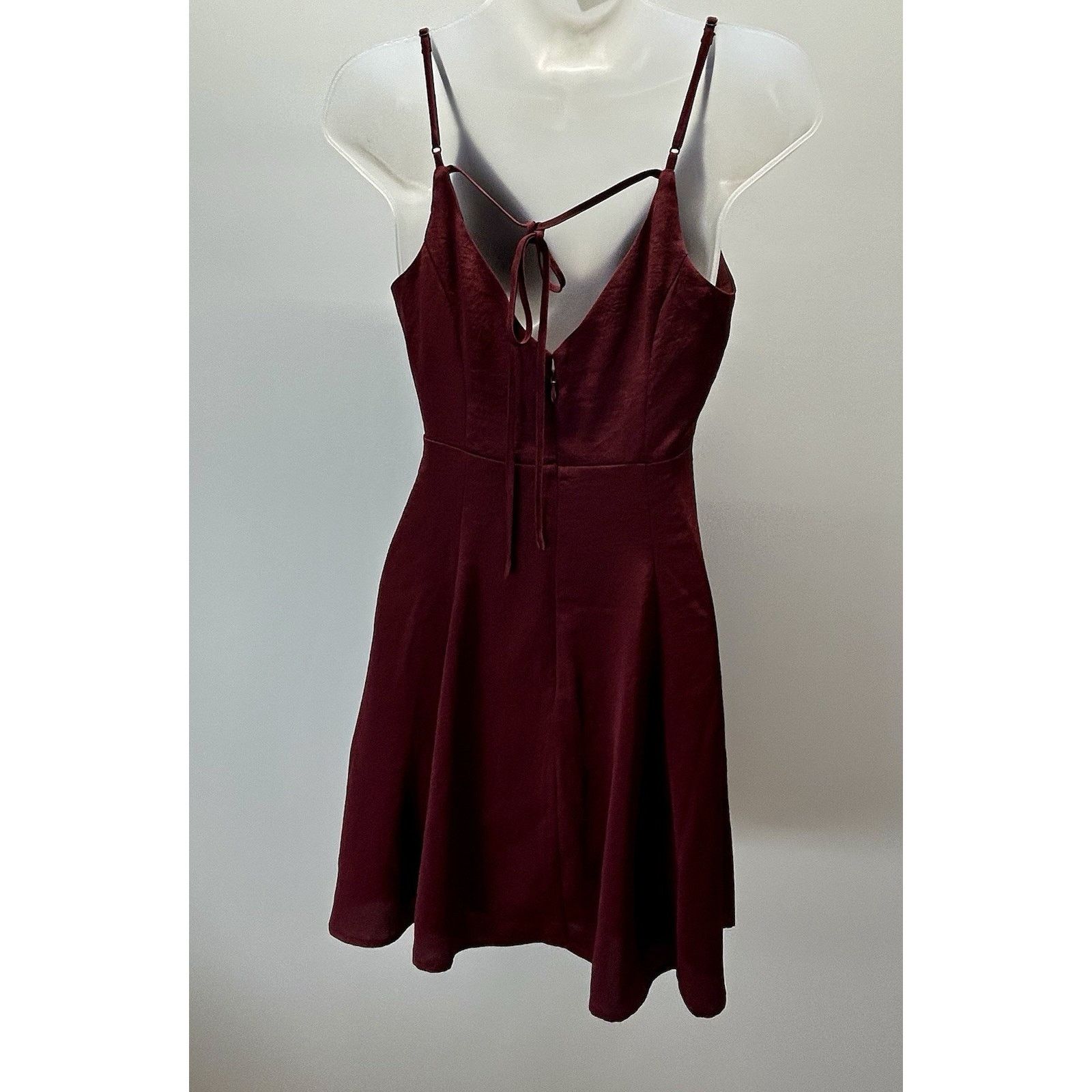 Express Express S Maroon Velvet Deep-V Back Mini Cocktail Dress. Size S / US 4 / IT 40 - 6 Thumbnail