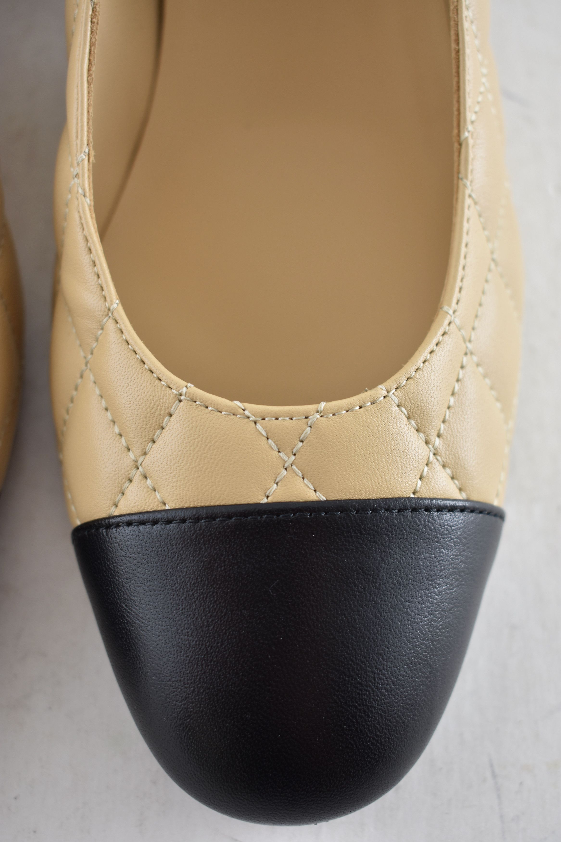 Chanel Chanel 24B Beige Lambskin Quilted Gold Block Heel Pumps 38.5 Size US 8.5 / IT 38.5 - 10 Thumbnail