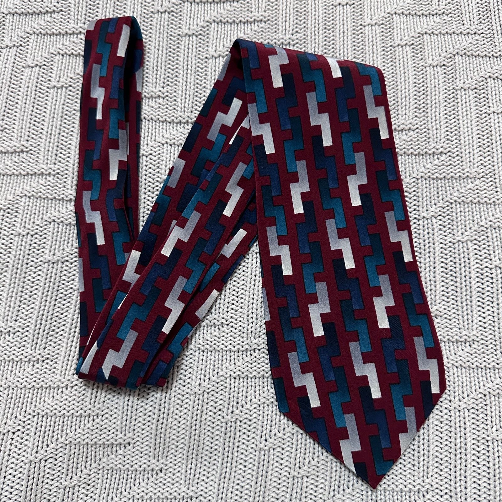 Pierre Cardin Vintage Pierre Cardin maroon geometric 80s print silk tie Size ONE SIZE - 1 Thumbnail