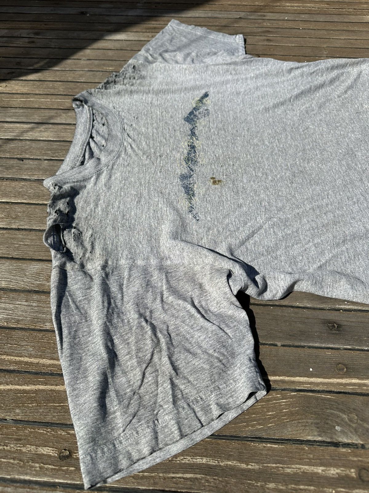 Mountain Hardwear Vintage Distressed Mountain Hardwear T shirt Size US L / EU 52-54 / 3 - 3 Thumbnail