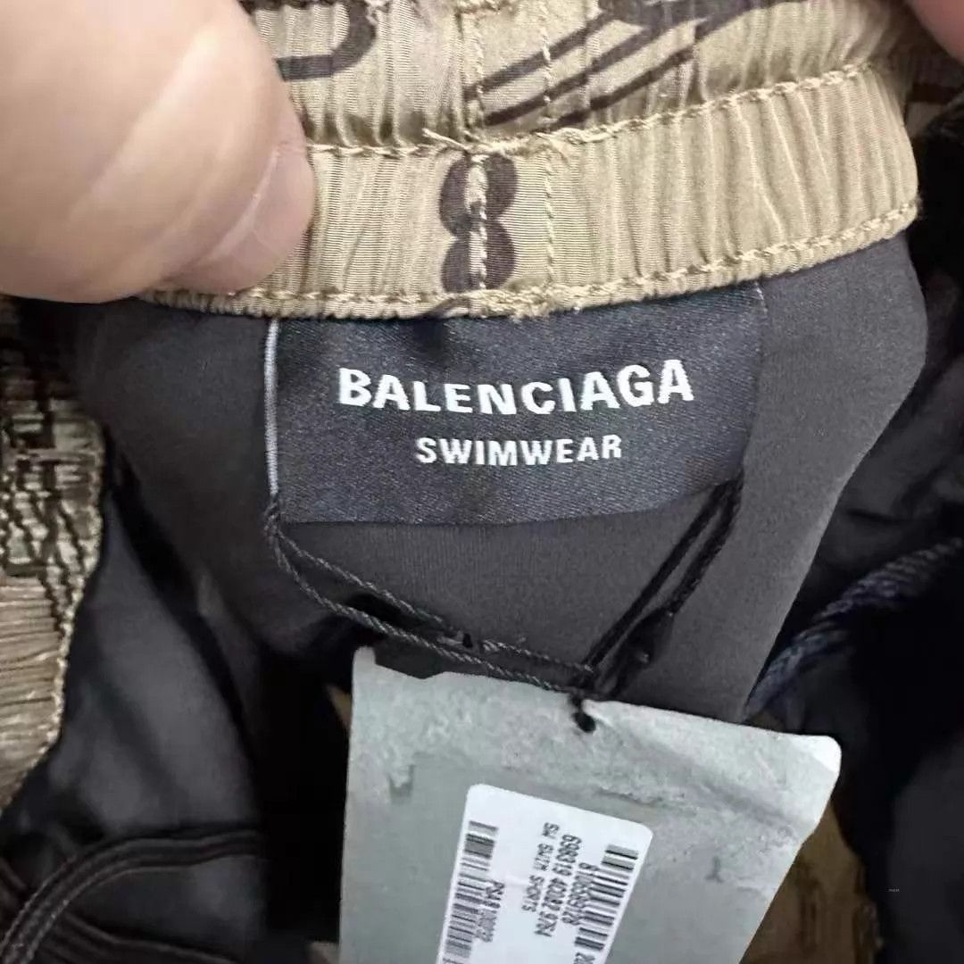 Balenciaga Balenciaga Padlock All-Over Print Shorts XS New with Tags Size US 28 / EU 44 - 2 Thumbnail