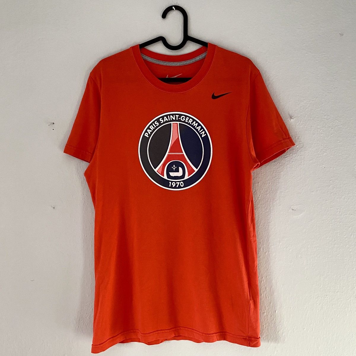 Nike PSG Paris Men Nike Big Logo Red Soccer Tee Jersey Shirt Top Size US M / EU 48-50 / 2 - 2 Thumbnail