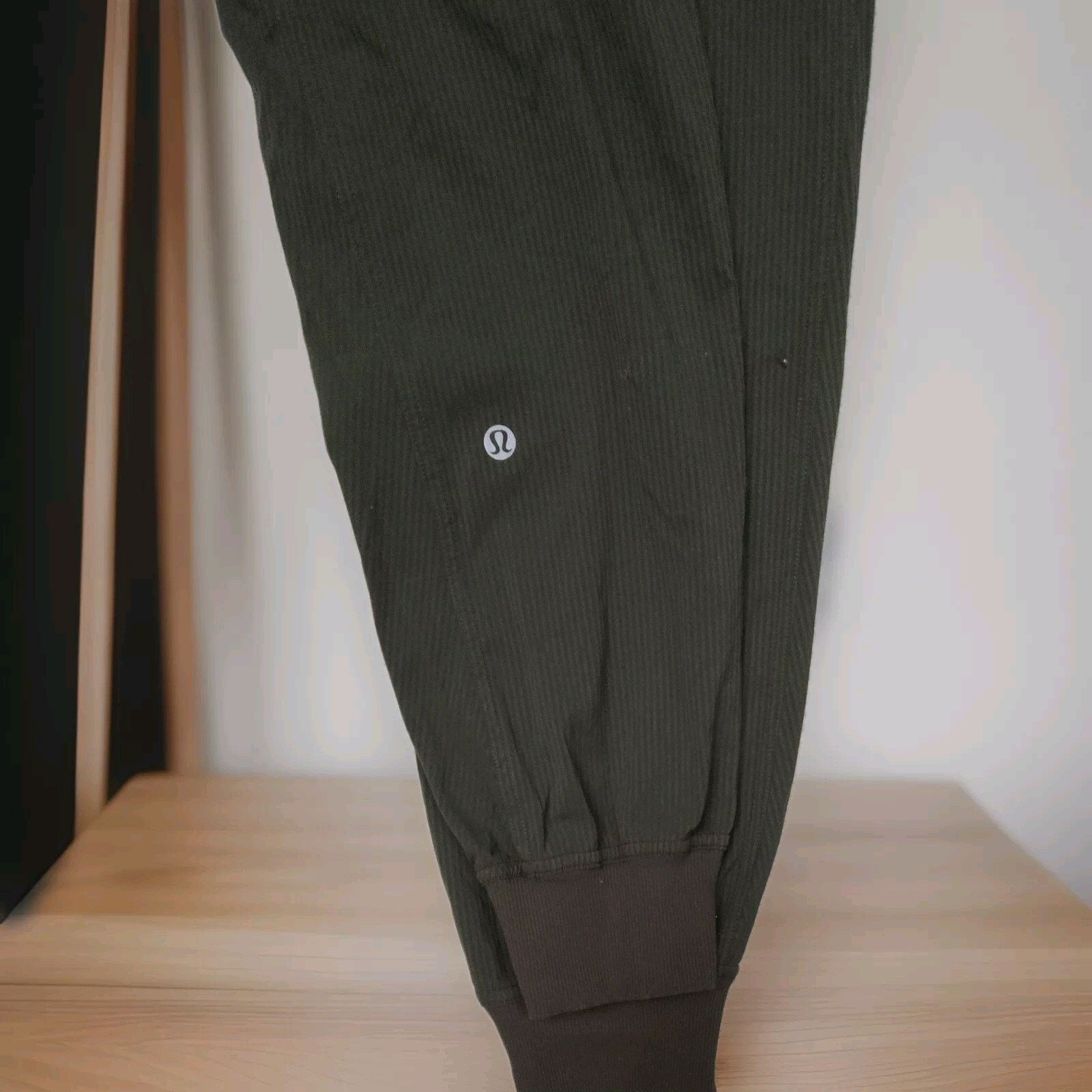Lululemon Lululemon Pants 4 Olive Dance Studio Jogger Full Length 28" Size 27" / US 4 / IT 40 - 9 Thumbnail