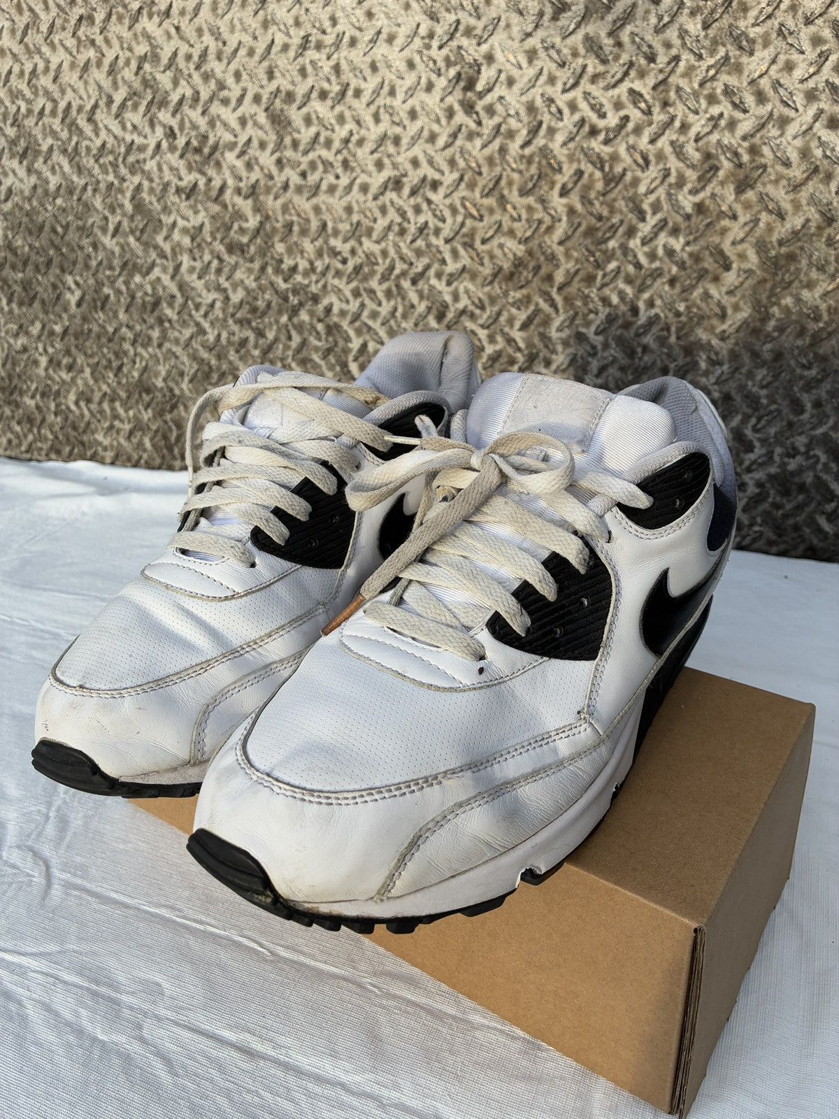 Nike NIKE AIR MAX 90 MENS 325018 101 SIZE 13 Size US 13 / EU 46 - 4 Thumbnail