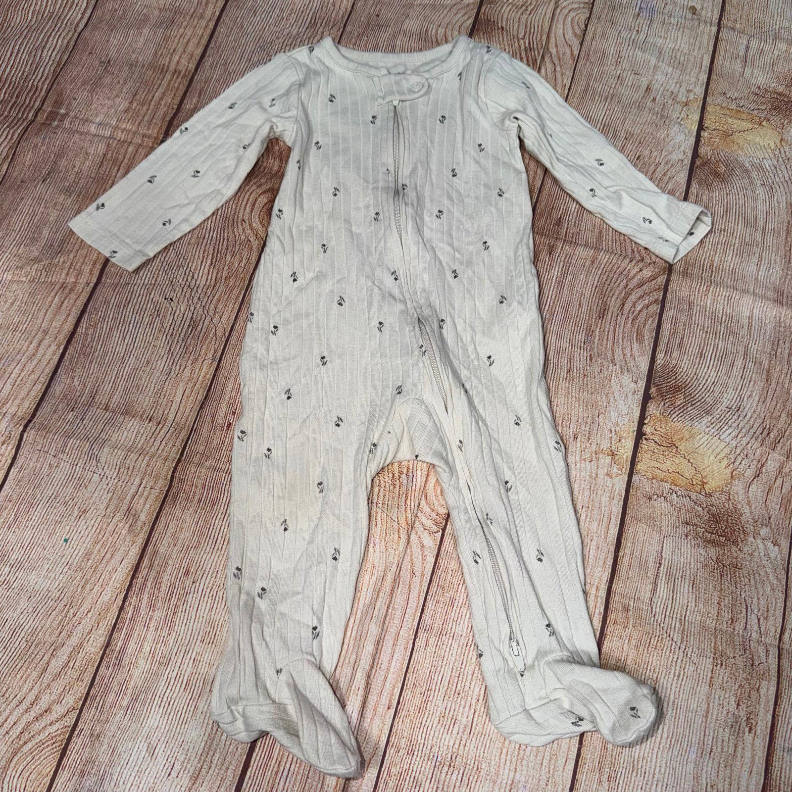 Other 6-9 Month Sweater and Sleeper Bundle Size ONE SIZE - 3 Thumbnail