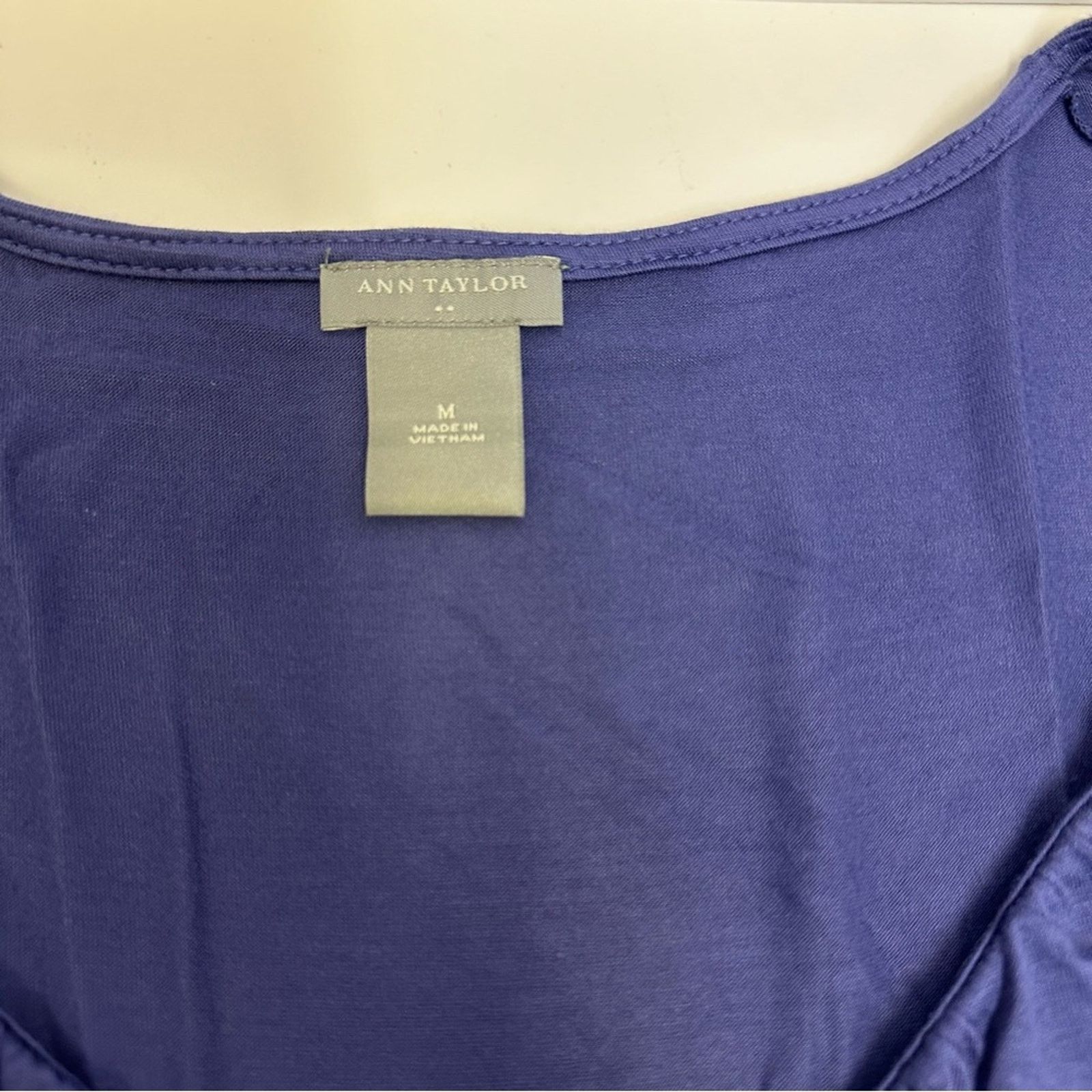 Ann Taylor Ann Taylor Blue Ruffle Neckline Top - Size Medium Size M / US 6-8 / IT 42-44 - 5 Thumbnail