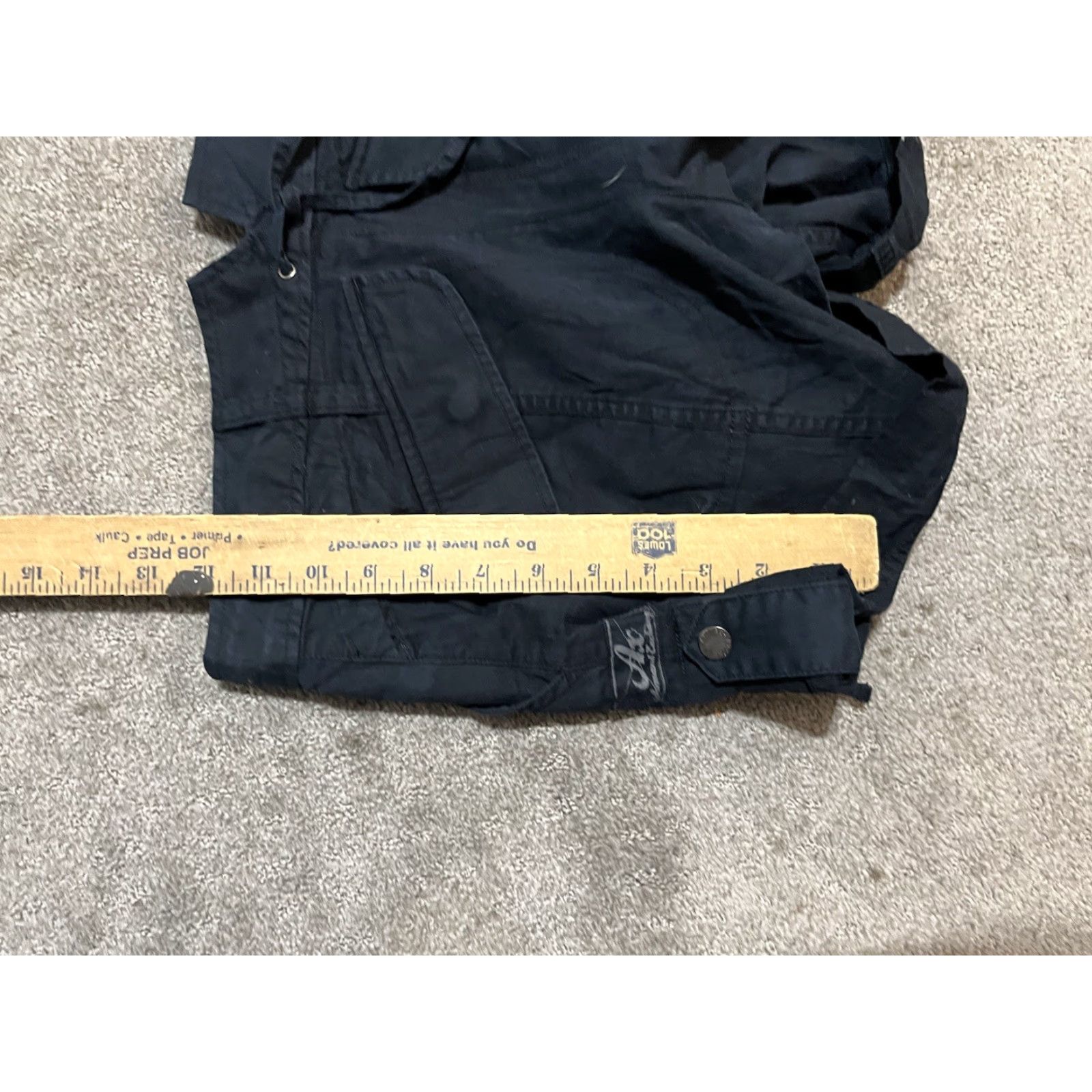 Armani Exchange ARMANI EXCHANGE WOMEN SHORTS Cuffed Short Black 2 PRE-OWNED Size 26" / US 2 / IT 38 - 4 Thumbnail