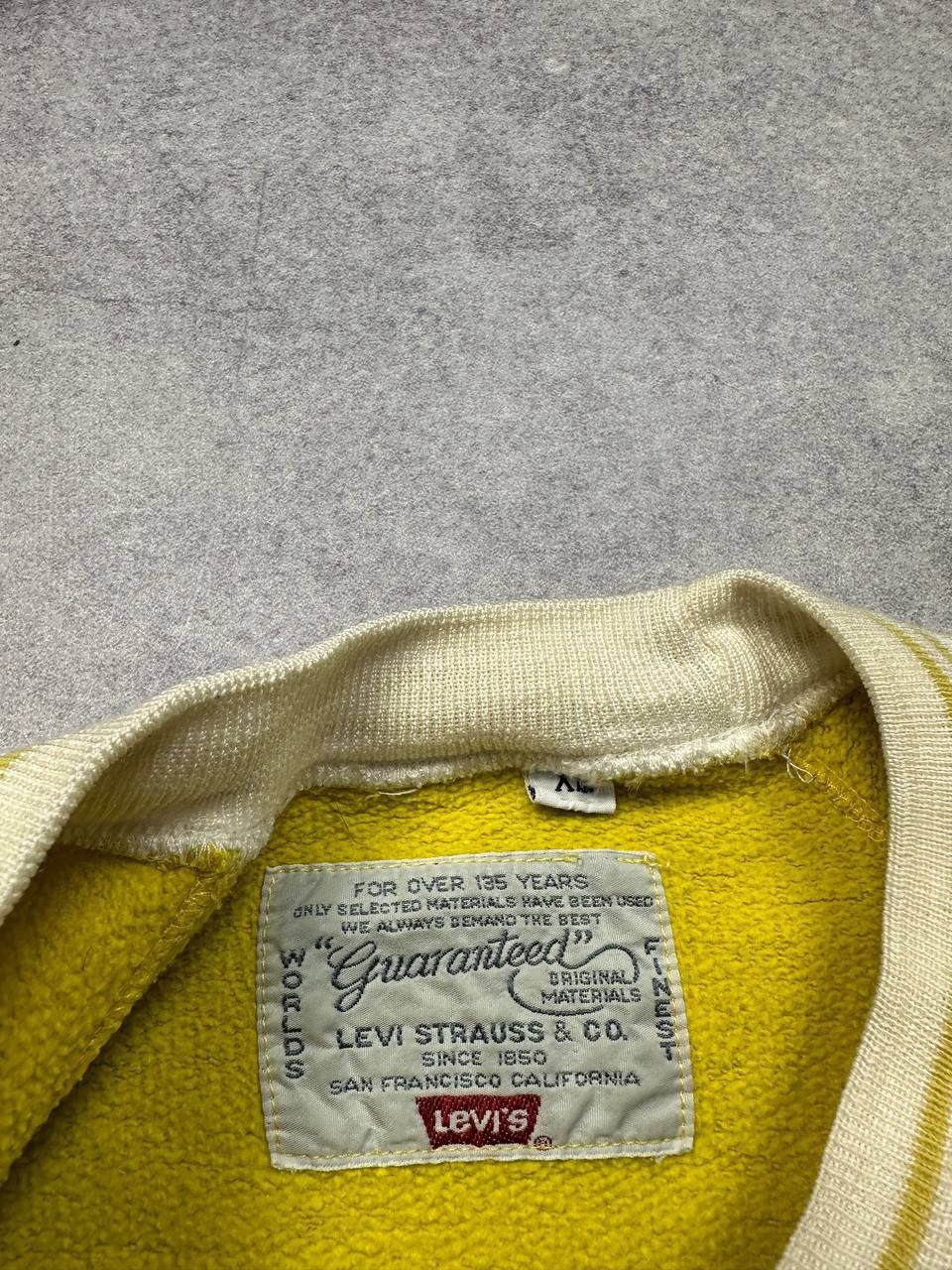 Levi's Vintage Levi’s Sweatshirt, Size XL – Classic 90s Size US XL / EU 56 / 4 - 4 Thumbnail