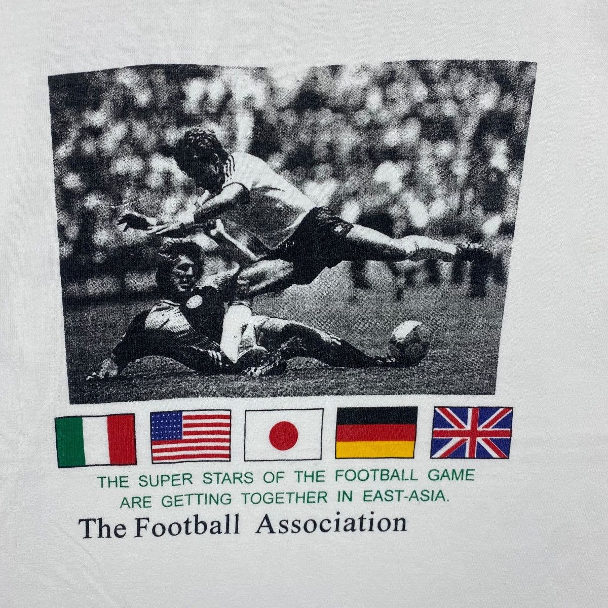 Vintage Vintage 80s HOBIE The Football Association Graphic Tee Shirt Size US M / EU 48-50 / 2 - 2 Thumbnail