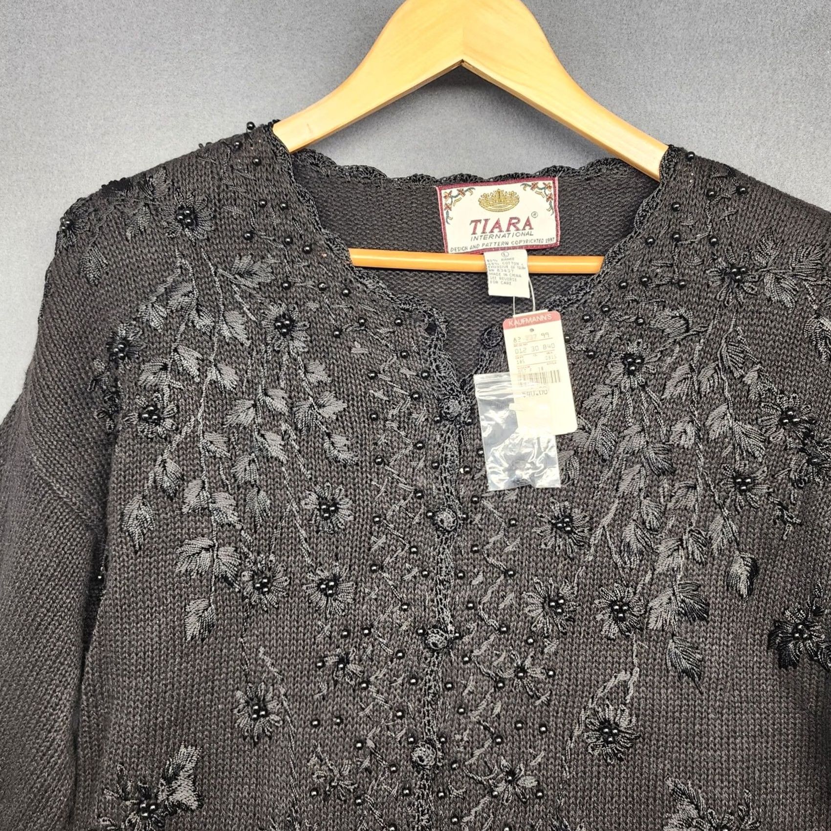 Vintage VINTAGE Tiara Cardigan Sweater Womens Large Black Embellished Floral NEW Size L / US 10 / IT 46 - 6 Thumbnail